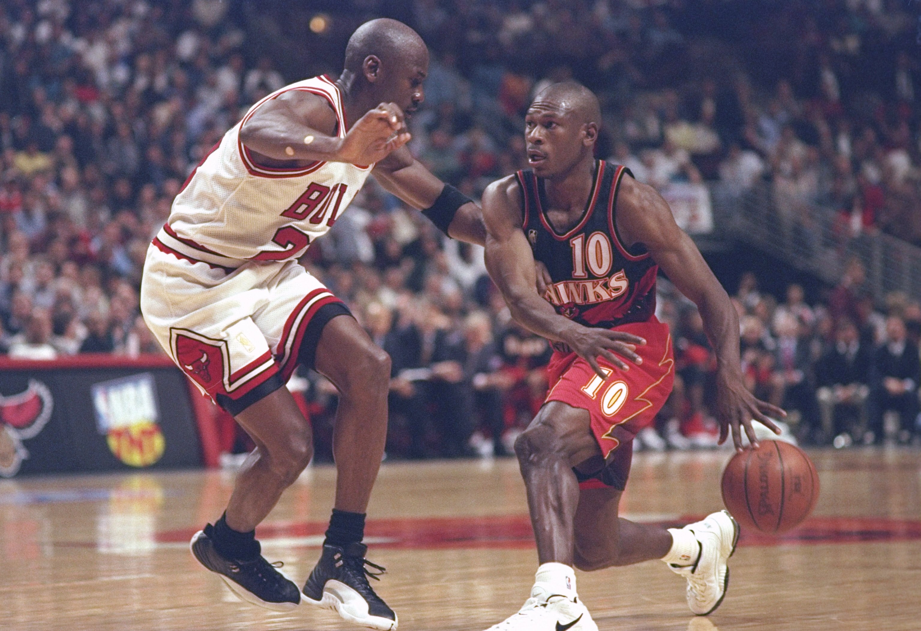 8 May 1997:  Guard Mookie Blaylock of the Atlanta Hawks tries to fend off guard Michael Jordan of the Chicago Bulls during a playoff game at the United Center in Chicago, Illinois.  The Hawks won the game 103-95. Mandatory Credit: Jonathan Daniel  /Allspo