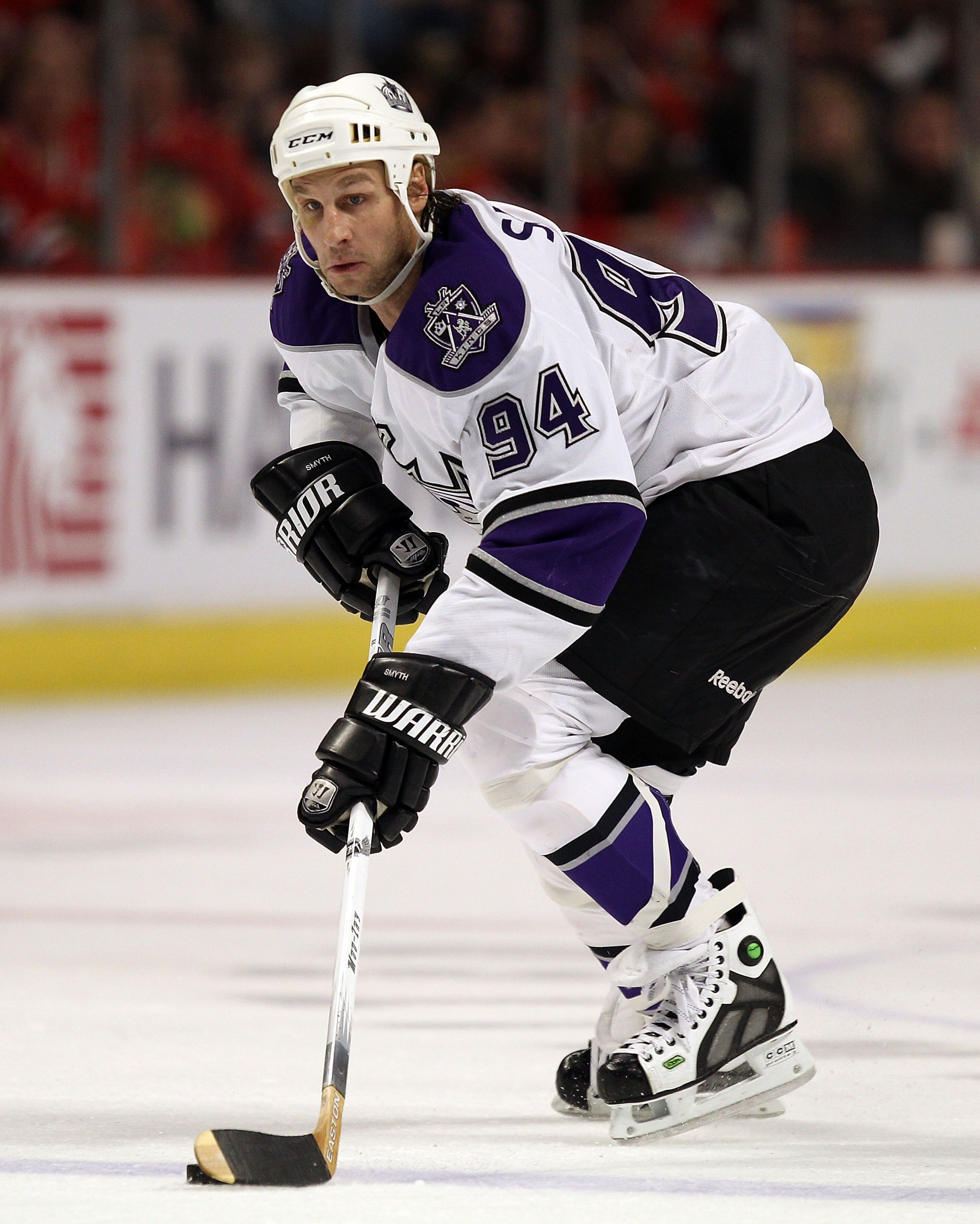 CHICAGO, IL - DECEMBER 19: Ryan Smyth #94 of the Los Angeles Kings skates up the ice against the Chicago Blackhawks at the United Center on December 19, 2010 in Chicago, Illinois. The Blackhawks defeated the Kings 3-2. (Photo by Jonathan Daniel/Getty Imag