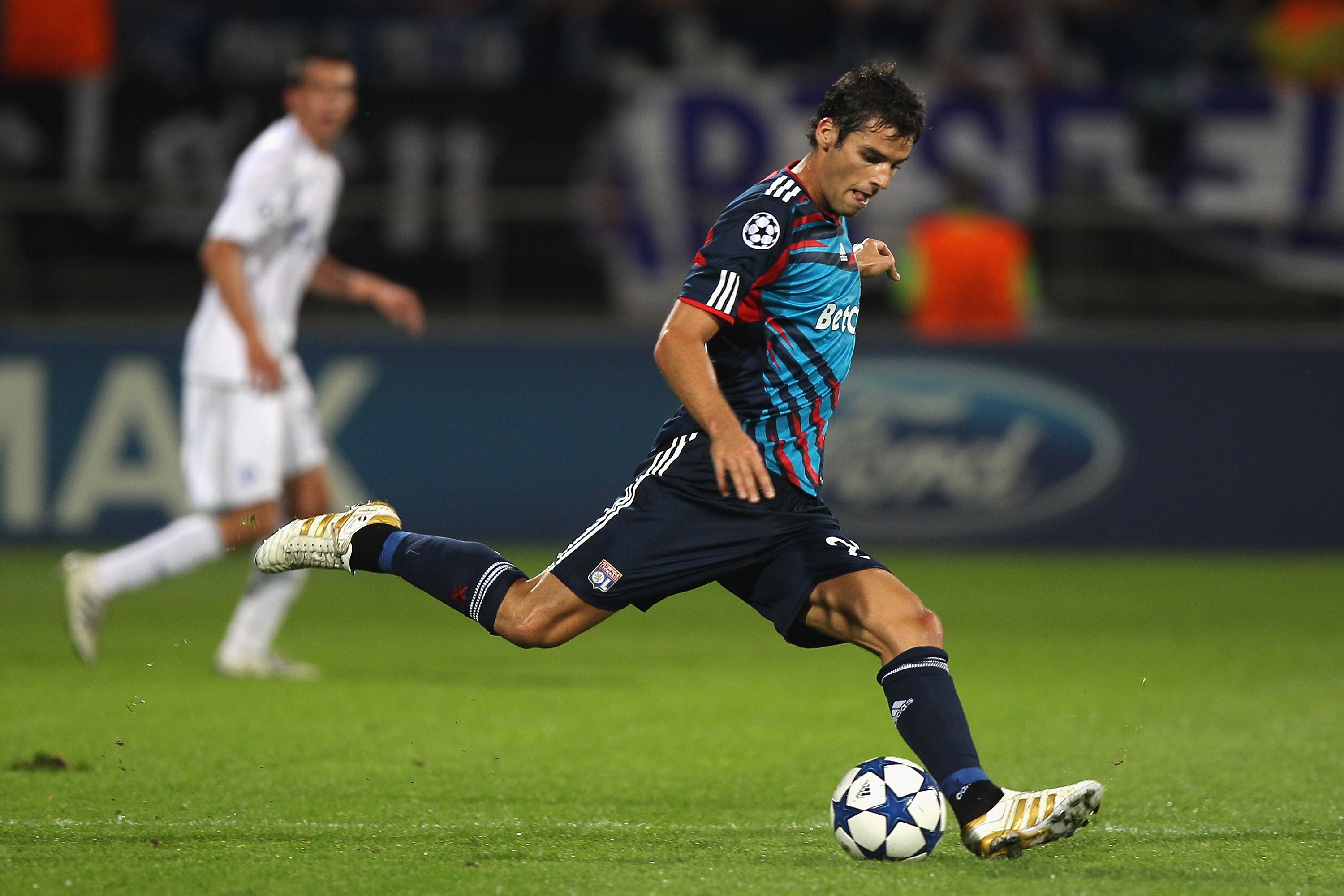 LYON, FRANCE - SEPTEMBER 14:  Yoann Gourcuff of Lyon during the UEFA Champions League Group B match between Olympique Lyonnais and FC Schalke 04 at the Stade de Gerland on September 14, 2010 in Lyon, France.  (Photo by Michael Steele/Getty Images)