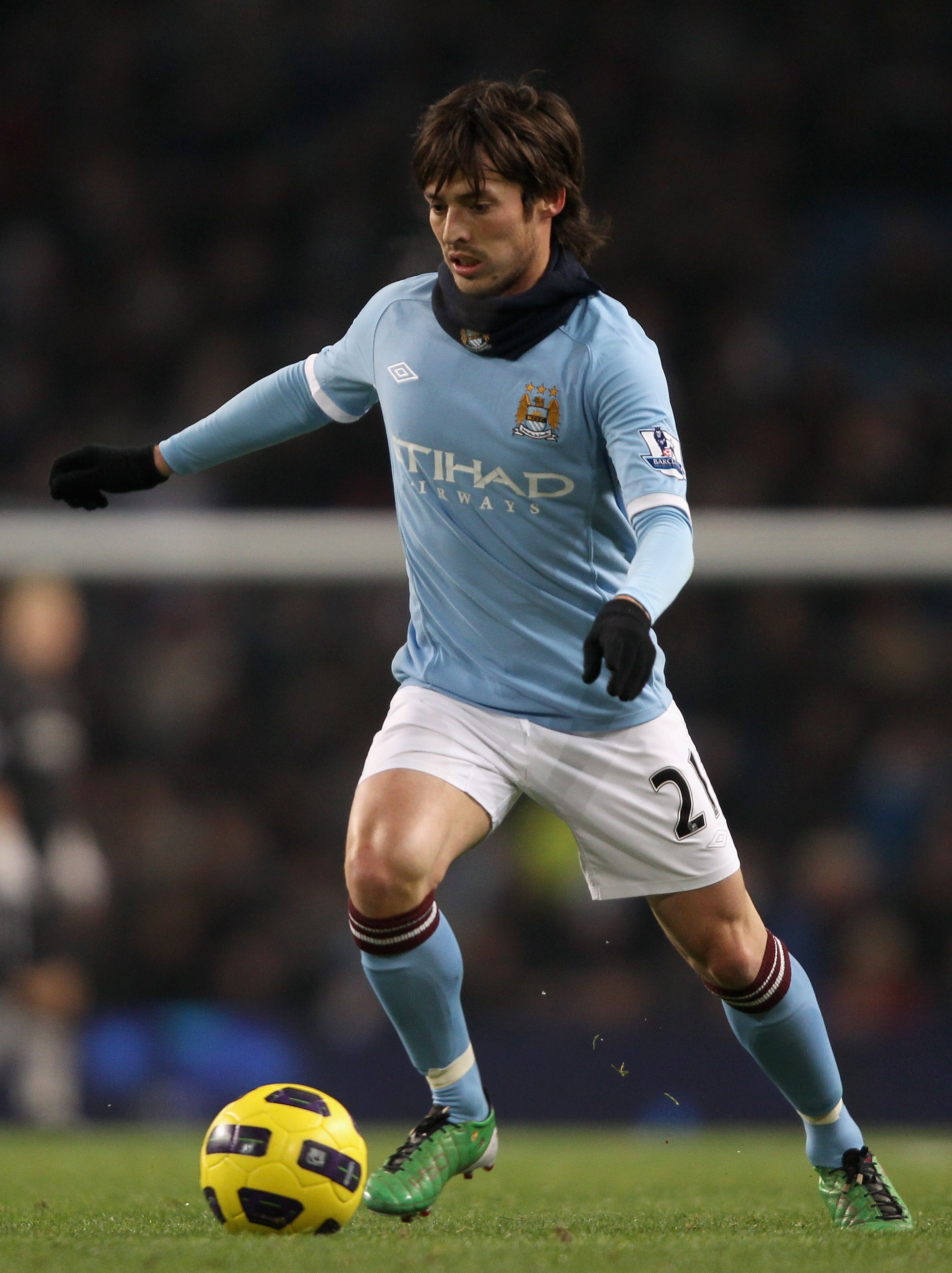 MANCHESTER, ENGLAND - DECEMBER 20:  David Silva of Manchester City in action during the Barclays Premier League match between Manchester City and Everton at City of Manchester Stadium on December 20, 2010 in Manchester, England.  (Photo by Clive Brunskill