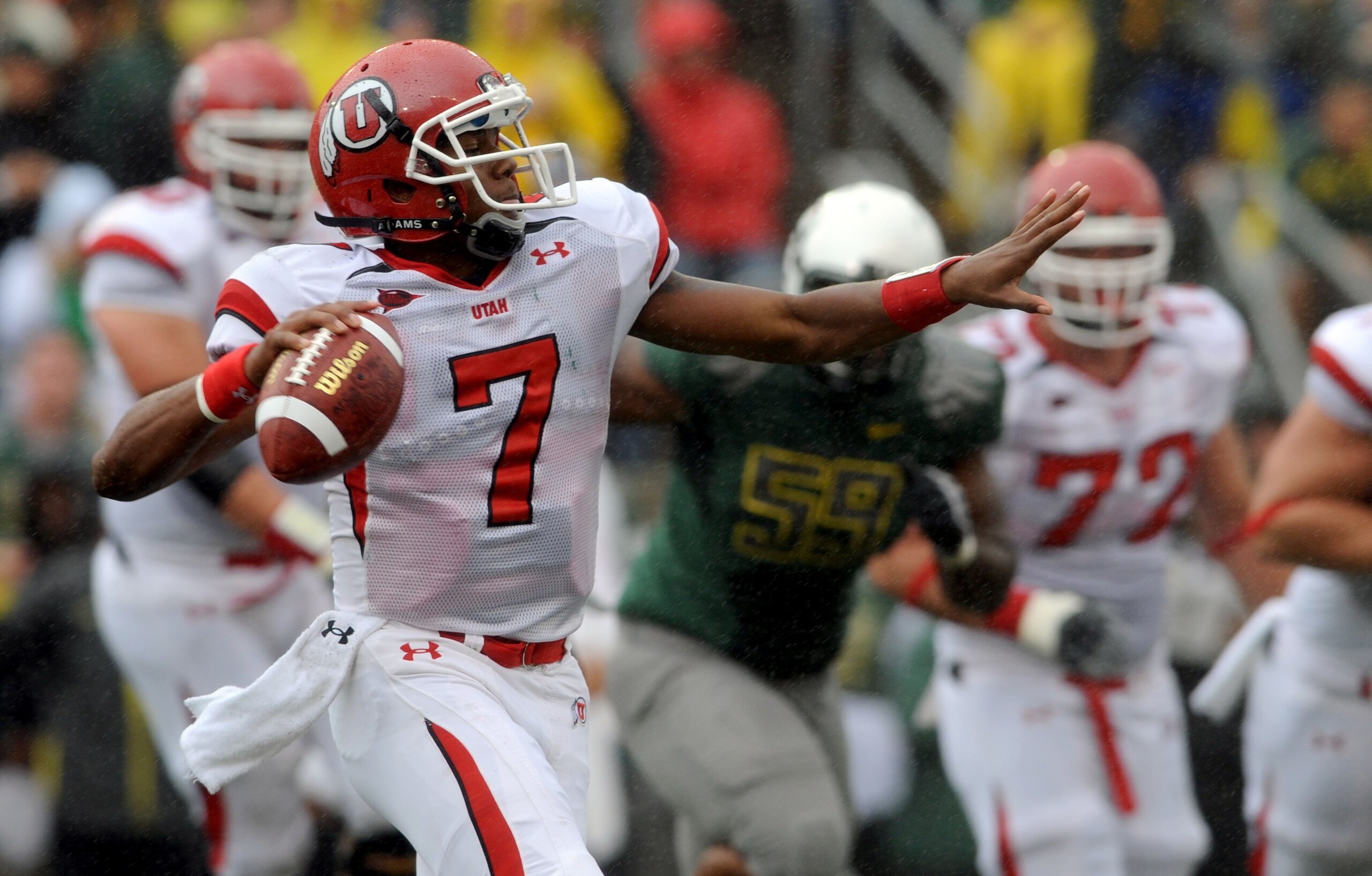 EUGENE, OR - SEPTEMBER 19: Quarterback Terrance Cain #7 of the Utah Utes throws a pass in the third quarter of the game against the Oregon Ducks at Autzen Stadium on September 19, 2009 in Eugene, Oregon. Oregon won the game 31-24. (Photo by Steve Dykes/Ge