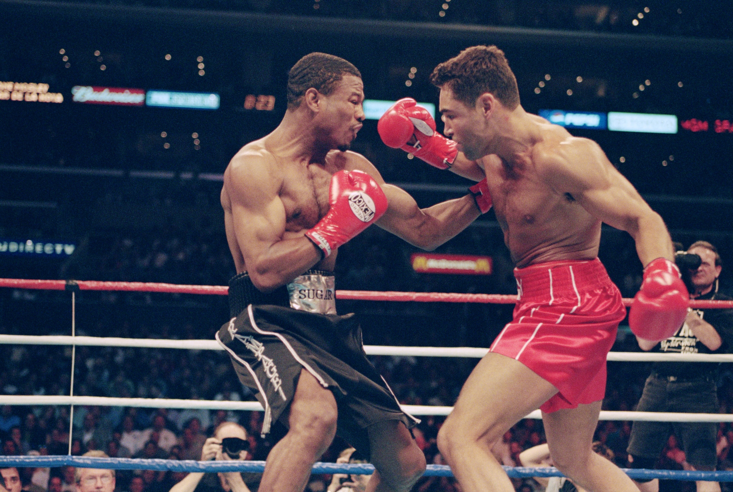 17 Jun 2000:  Sugar Shane Mosley (L) fighting with Oscar De La Hoya (R) at the Staples Center in Los Angeles, California. Mosley won by decision in the 12th round.Mandatory Credit: Al Bello  /Allsport