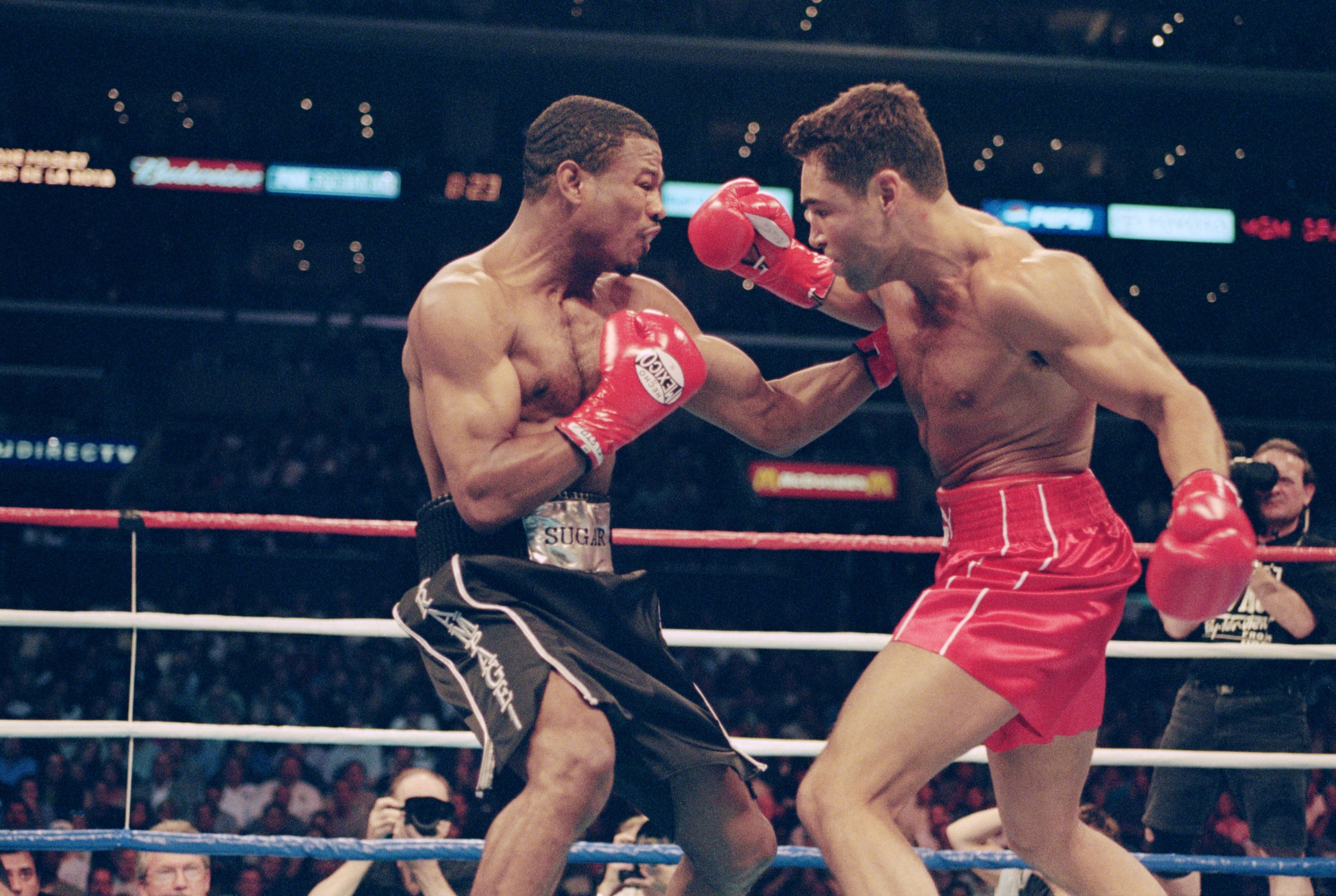 17 Jun 2000: Sugar Shane Mosley (L) fighting with Oscar De La Hoya (R) at the Staples Center in Los Angeles, California. Mosley won by decision in the 12th round.Mandatory Credit: Al Bello /Allsport 17 Jun 2000: Sugar Shane Mosley (L) fighting with Oscar De La Hoya (R) at the Staples Center in Los Angeles, California. Mosley won by decision in the 12th round.Mandatory Credit: Al Bello /Allsport