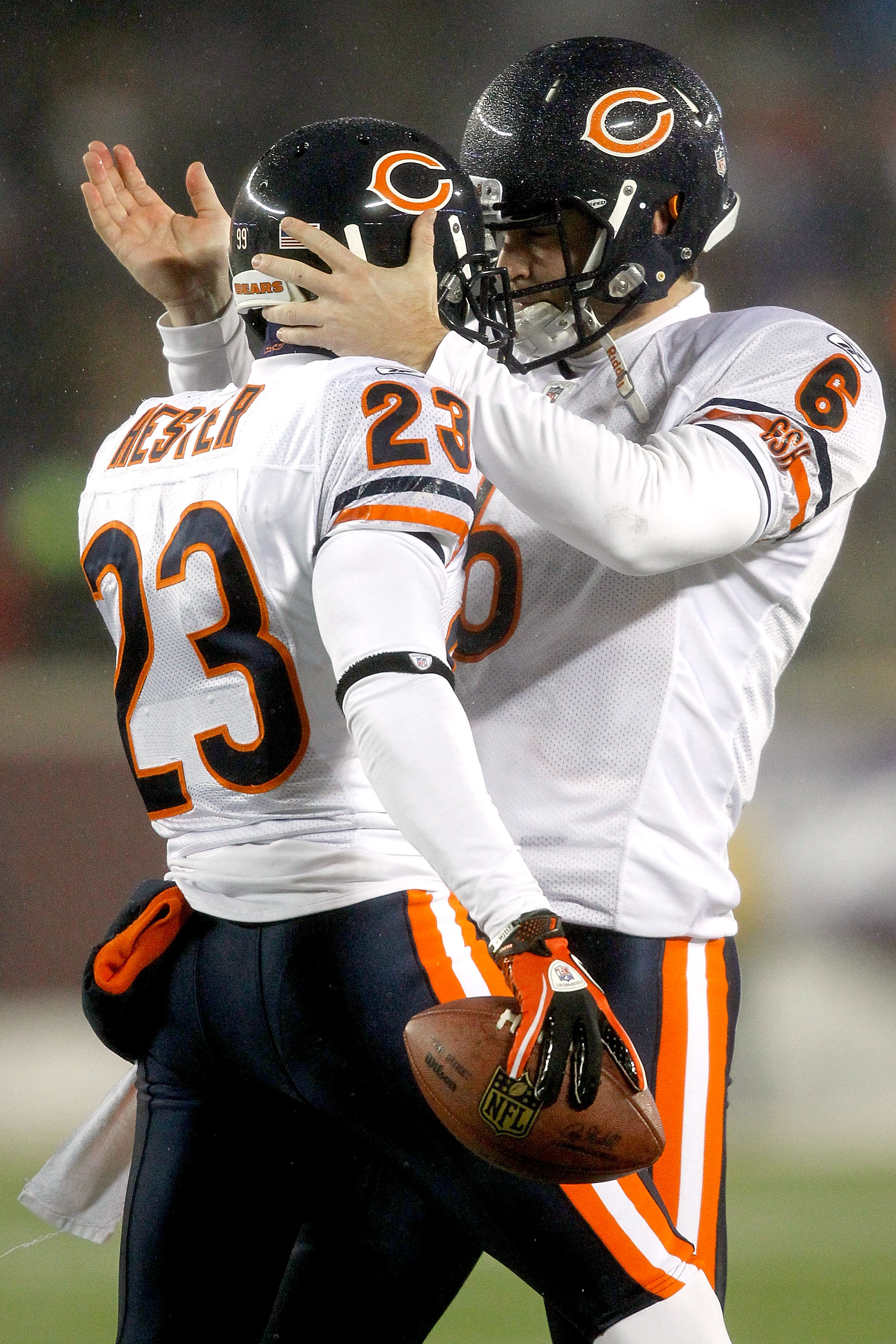 MINNEAPOLIS, MN - DECEMBER 20:  Devin Hester #23 of the Chicago Bears is congrtaulated by quarterback Jay Cutler #6 after scoring a touchdown against the Minnesota Vikings at TCF Bank Stadium on December 20, 2010 in Minneapolis, Minnesota.  (Photo by Matt