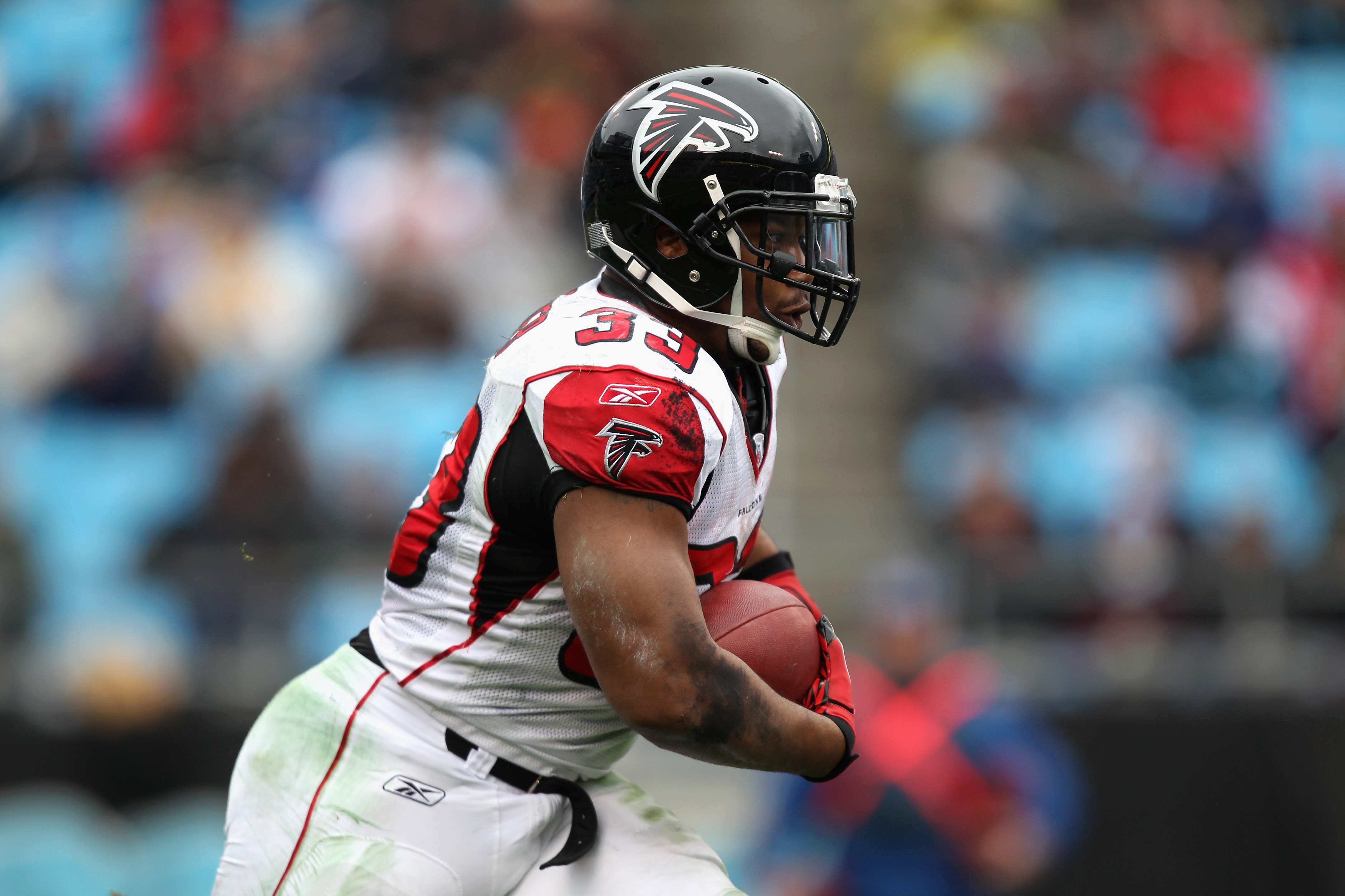 CHARLOTTE, NC - DECEMBER 12: Michael Turner #33 of the Atlanta Falcons against the Carolina Panthers during their game at Bank of America Stadium on December 12, 2010 in Charlotte, North Carolina. (Photo by Streeter Lecka/Getty Images) CHARLOTTE, NC - DECEMBER 12: Michael Turner #33 of the Atlanta Falcons against the Carolina Panthers during their game at Bank of America Stadium on December 12, 2010 in Charlotte, North Carolina. (Photo by Streeter Lecka/Getty Images)