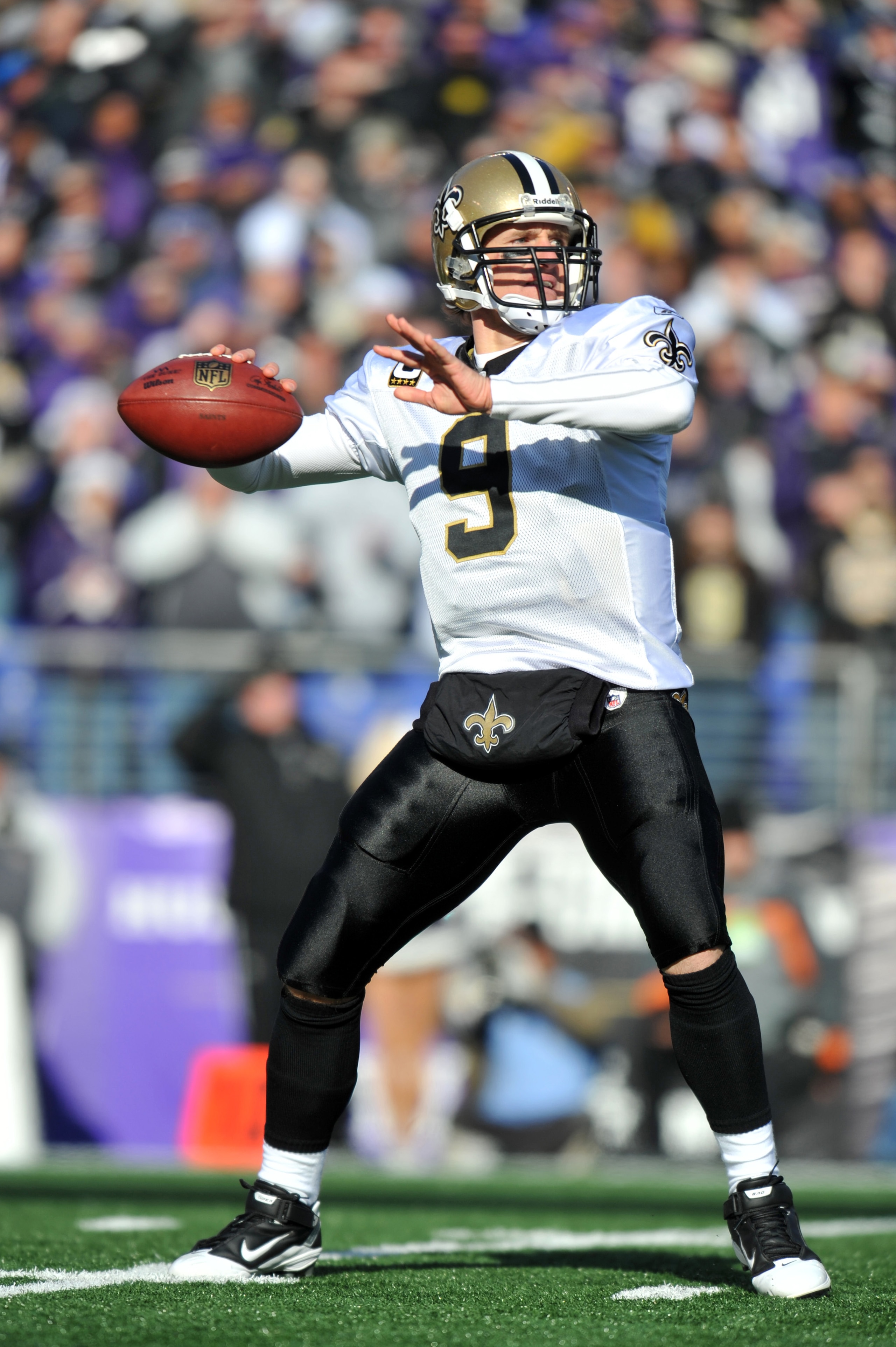 BALTIMORE, MD - DECEMBER 19:  Drew Brees #9 of the New Orleans Saints passes against the Baltimore Ravens  at M&T Bank Stadium on December 19, 2010 in Baltimore, Maryland. The Ravens lead the Saints at the half 21-14. (Photo by Larry French/Getty Images)