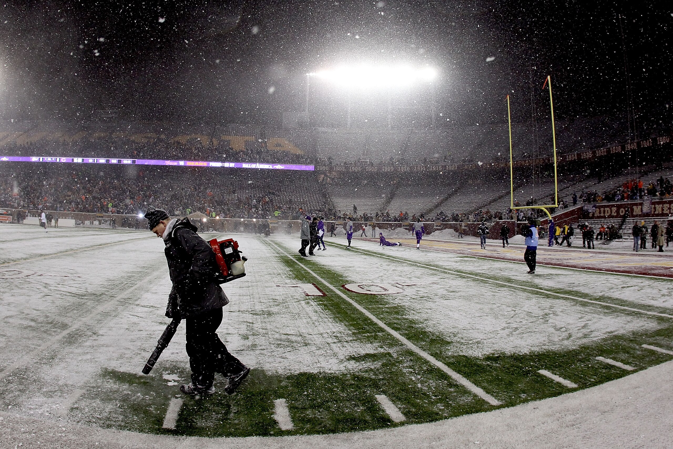 MINNEAPOLIS, MN - DECEMBER 20:  Workers clear snow from the field before Minnesota Vikings play the Chicago Bears at TCF Bank Stadium on December 20, 2010 in Minneapolis, Minnesota.  (Photo by Matthew Stockman/Getty Images)