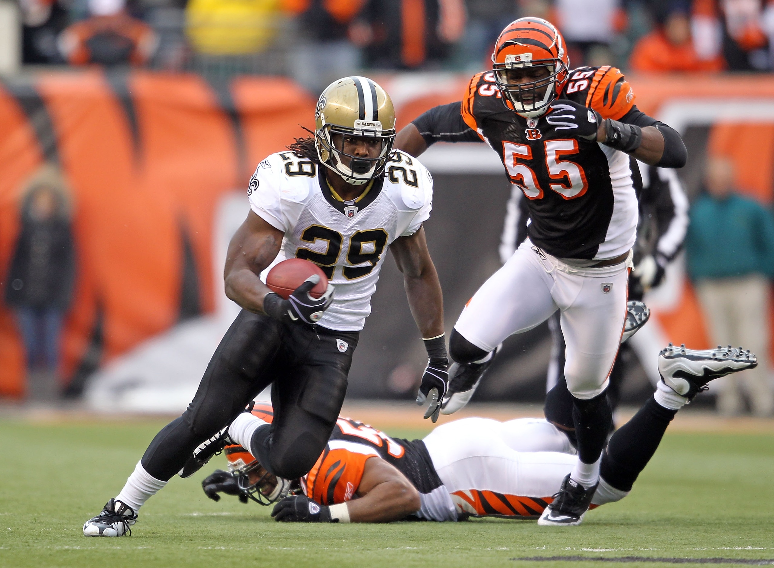CINCINNATI, OH - DECEMBER 05:  Chris Ivory #29 of the New Orleans Saints runs with the ball during the NFL game against the Cincinnati Bengals at Paul Brown Stadium on December 5, 2010 in Cincinnati, Ohio.  The Saints won 34-30.  (Photo by Andy Lyons/Gett