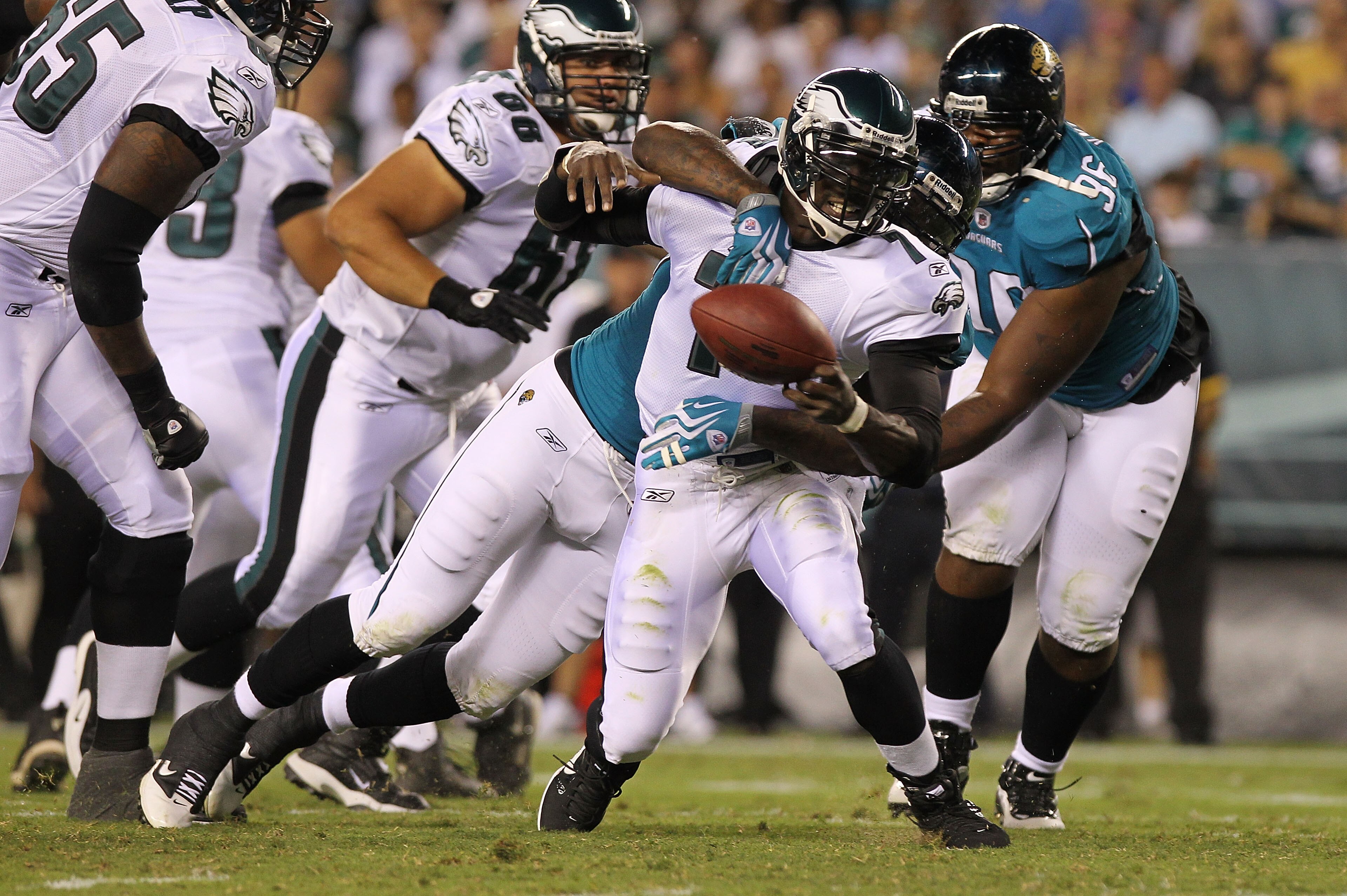 PHILADELPHIA - AUGUST 13:  Derrick Henry #91 of the Jacksonville Jaguars sacks Michael Vick #7 of the Philadelphia Eagles during their preseason game at Lincoln Financial Field on August 13, 2010 in Philadelphia, Pennsylvania.  (Photo by Nick Laham/Getty