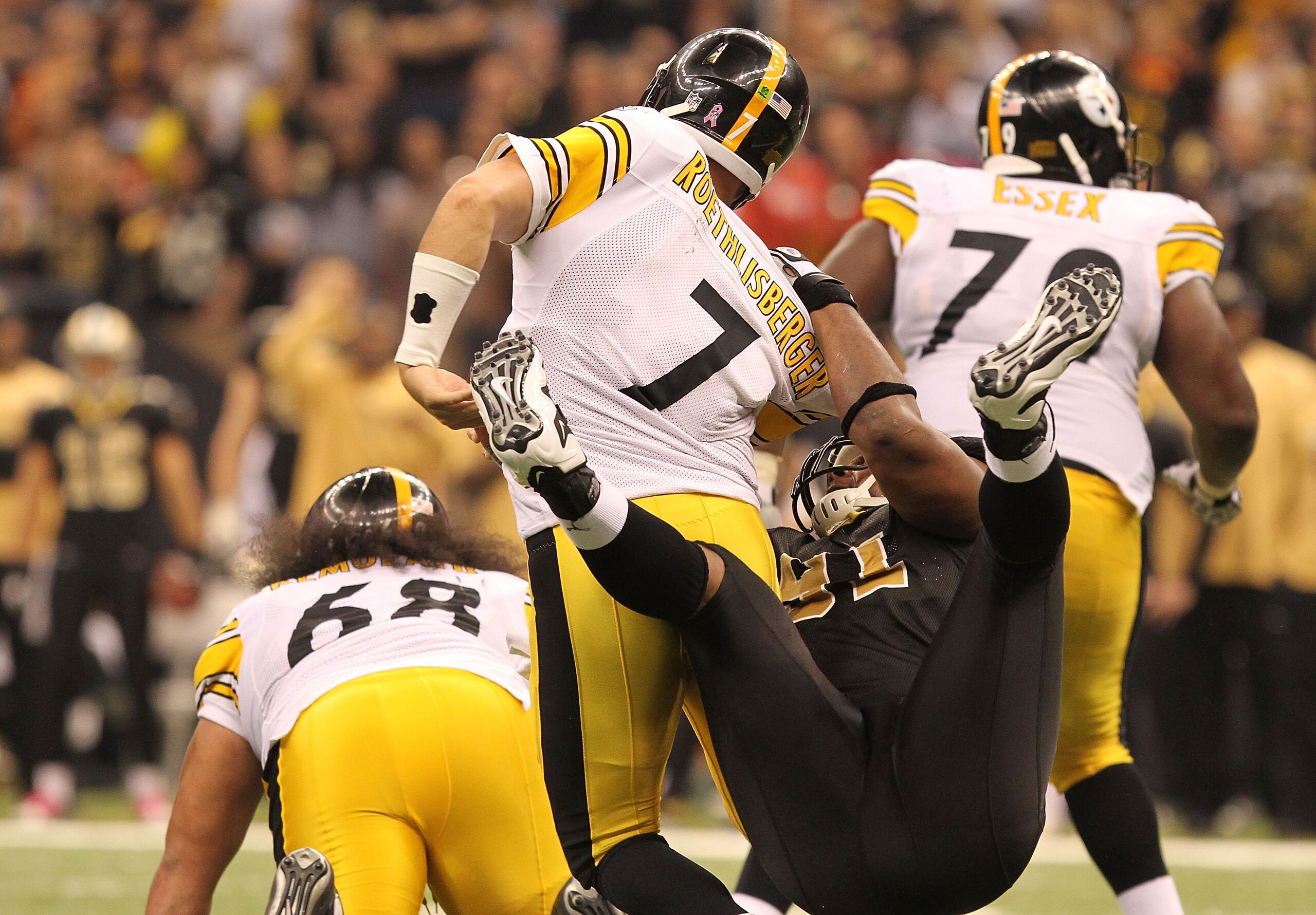 NEW ORLEANS - OCTOBER 31: Will Smith #91 of the New Orleans Saints sacks Ben Roethlisberger #7 of the Pittsburgh Steelers at the Louisiana Superdome on October 31, 2010 in New Orleans, Louisiana. (Photo by Matthew Sharpe/Getty Images)