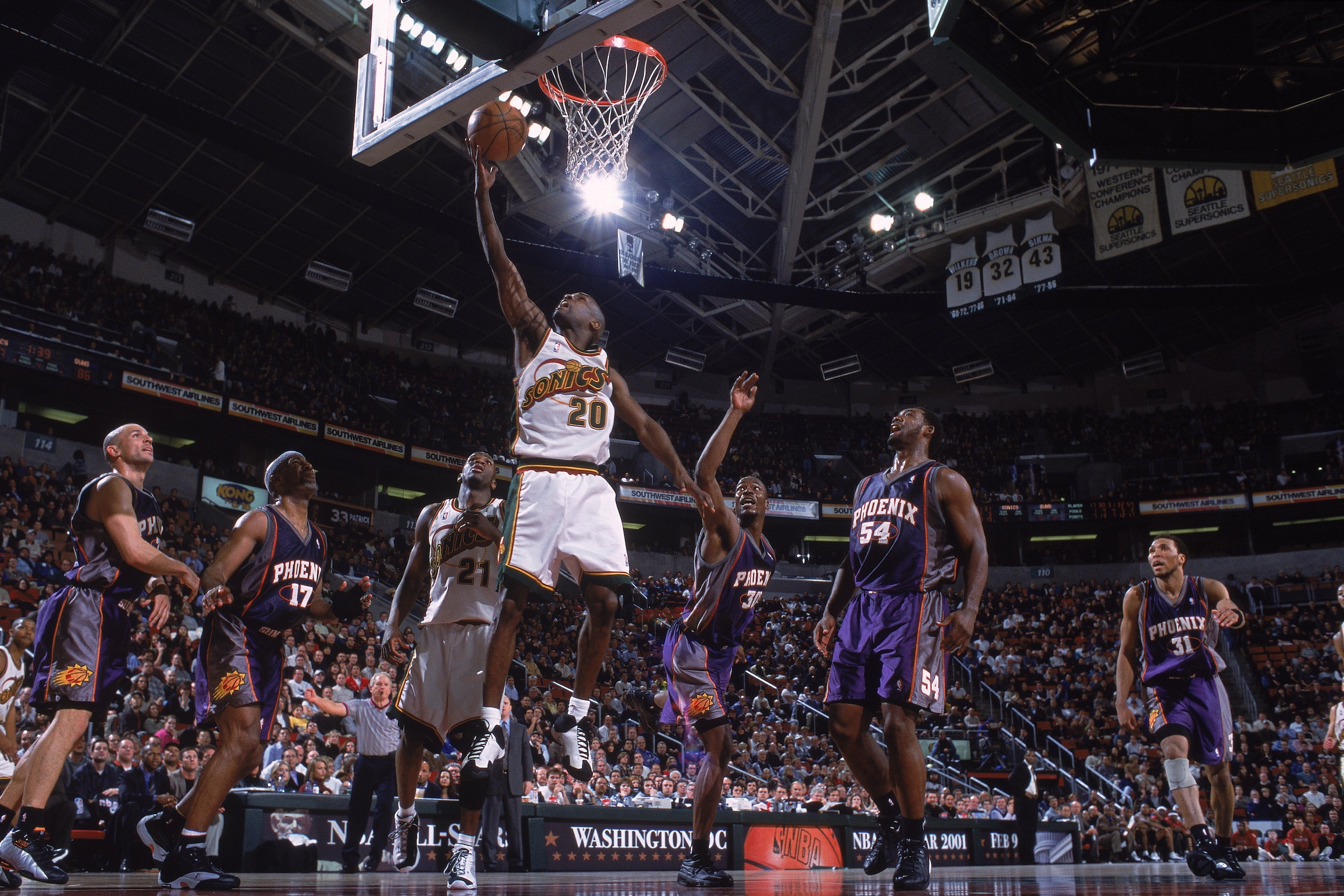 17 Jan 2001:  Gary Payton #20 of the Seattle SuperSonics jumps for a lay up during the game against the Phoenix Suns at the Key Arena in Seattle, Washington.  The Suns defeated the SuperSonics 89-80.    NOTE TO USER: It is expressly understood that the on