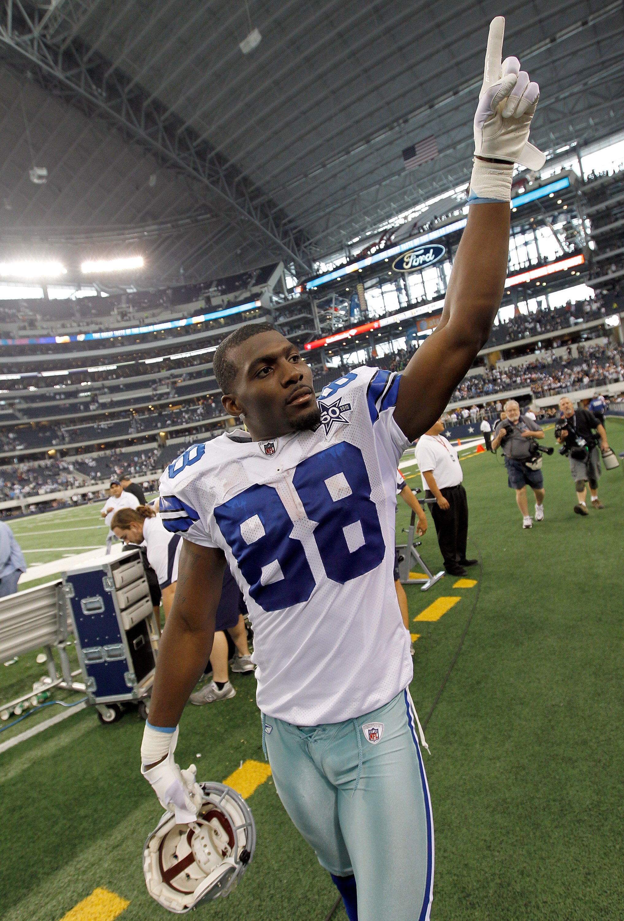 ARLINGTON, TX - NOVEMBER 21:  Wide receiver Dez Bryant #88 of the Dallas Cowboys celebrates after the Cowboys beat the Detroit Lions 35-19 at Cowboys Stadium on November 21, 2010 in Arlington, Texas.  (Photo by Tom Pennington/Getty Images)