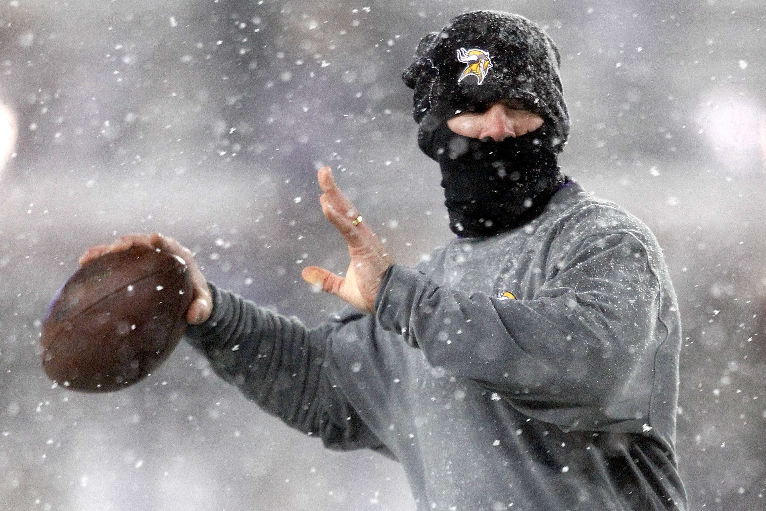 MINNEAPOLIS, MN - DECEMBER 20:  Quarterback Brett Favre of the Minnesota Vikings warms up before the Vikings game against the Chicago Bears at TCF Bank Stadium on December 20, 2010 in Minneapolis, Minnesota.  (Photo by Matthew Stockman/Getty Images)