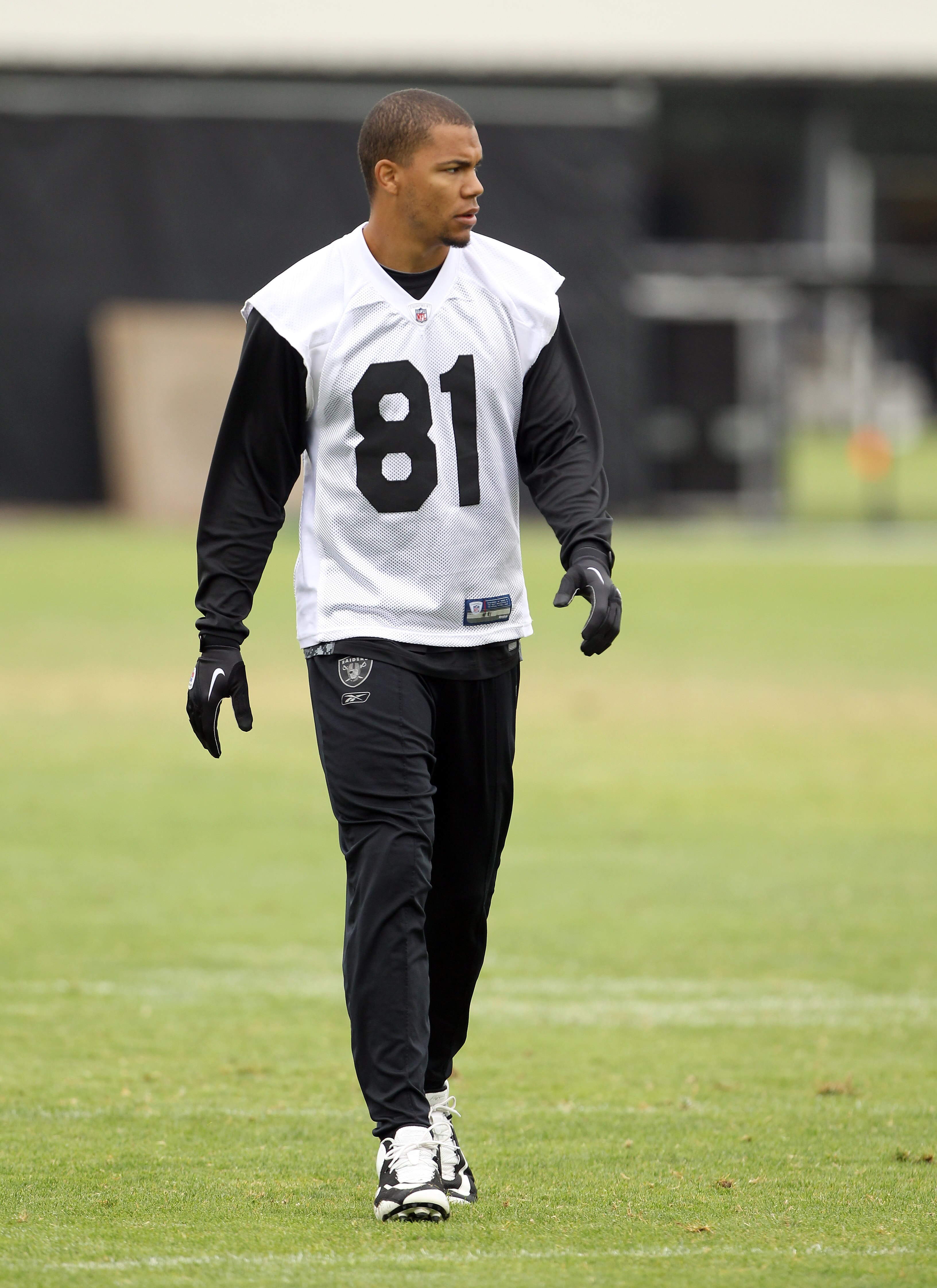 NAPA, CA - AUGUST 01:  Chaz Schilens #81 of the Oakland Raiders works out during the Raiders training camp at their Napa Valley Training Complex on August 1, 2010 in Napa, California.  (Photo by Ezra Shaw/Getty Images)