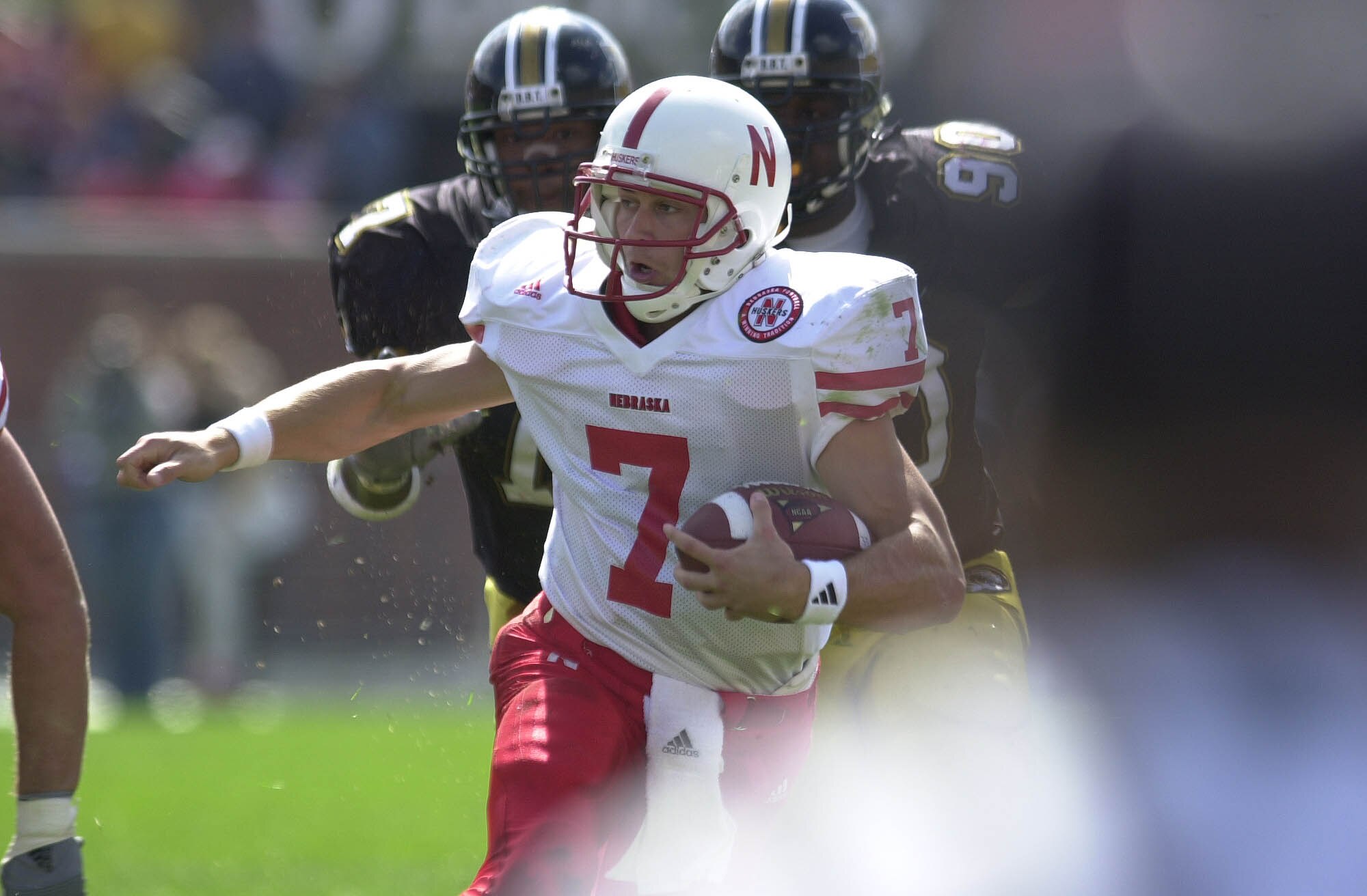 29 Sep 2001: Nebraska quarterback Eric Crouch #7 carries the ball against Missouri at Faurot Field in Columbia, Missouri. The Nebraska Cornhuskers beat the Missouri Tigers 36-3. DIGITAL IMAGE. Mandatory Credit: Elsa/ALLSPORT