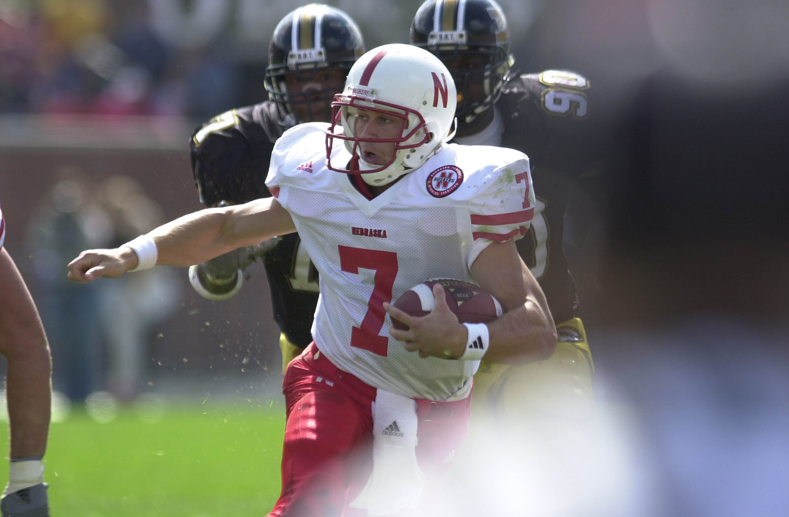 29 Sep 2001: Nebraska quarterback Eric Crouch #7 carries the ball against Missouri at Faurot Field in Columbia, Missouri. The Nebraska Cornhuskers beat the Missouri Tigers 36-3. DIGITAL IMAGE. Mandatory Credit: Elsa/ALLSPORT