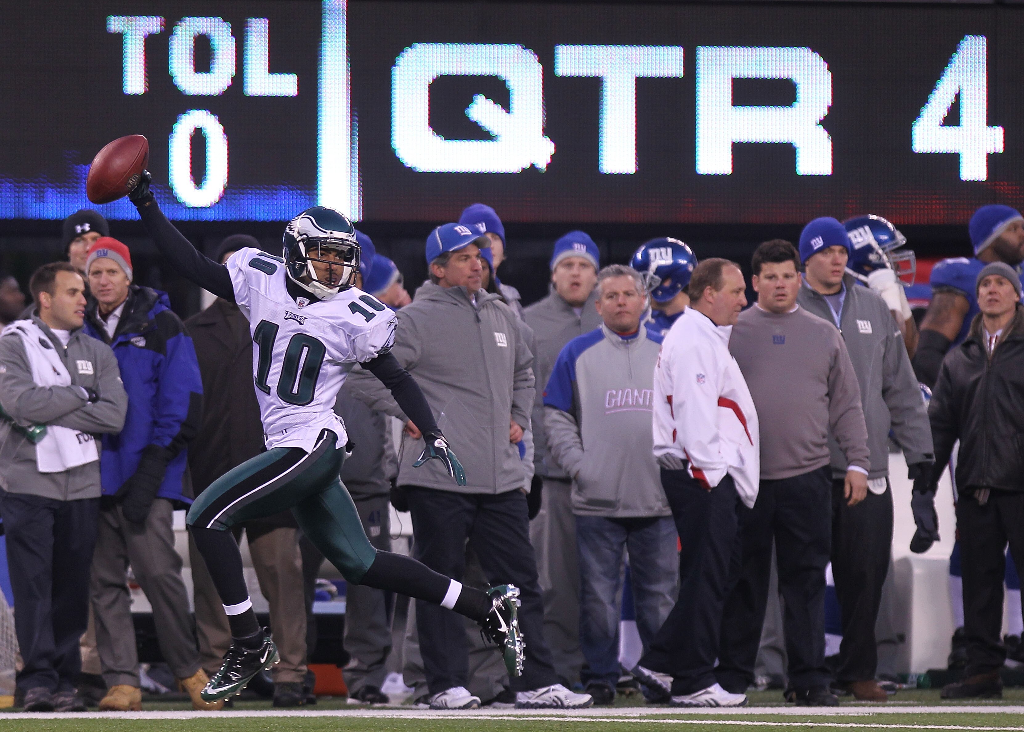 EAST RUTHERFORD, NJ - DECEMBER 19:  DeSean Jackson #10 of the Philadelphia Eagles runs in the game winning touchdown on a punt return against the New York Giants at New Meadowlands Stadium on December 19, 2010 in East Rutherford, New Jersey.  (Photo by Ni