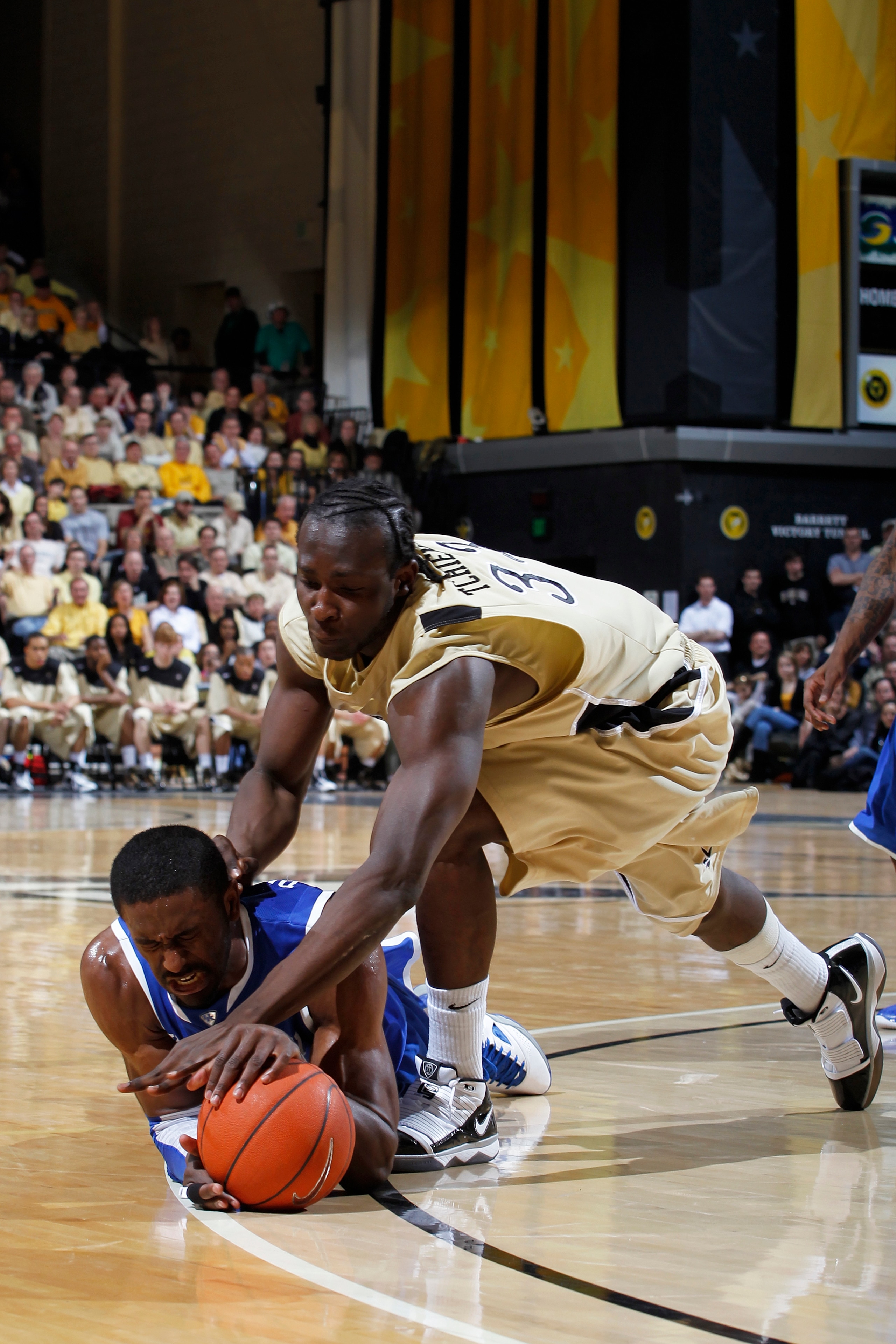 NASHVILLE, TN - FEBRUARY 20: Patrick Patterson #54 of the Kentucky Wildcats dives for a loose ball against Steve Tchiengang #33 of the Vanderbilt Commodores at Memorial Gymnasium on February 20, 2010 in Nashville, Tennessee. Kentucky defeated Vanderbilt 5