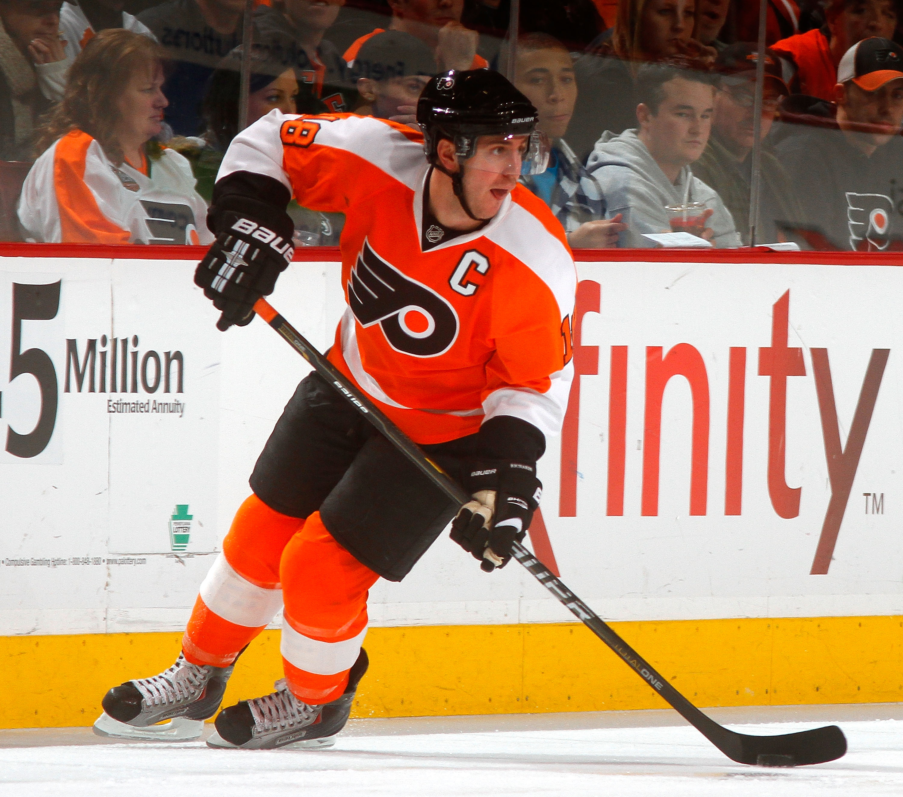 PHILADELPHIA, PA - DECEMBER 20:  Mike Richards #18 of the Philadelphia Flyers skates during a hockey game against the Florida Panthers at the Wells Fargo Center  on December 20, 2010 in Philadelphia, Pennsylvania.  (Photo by Paul Bereswill/Getty Images)