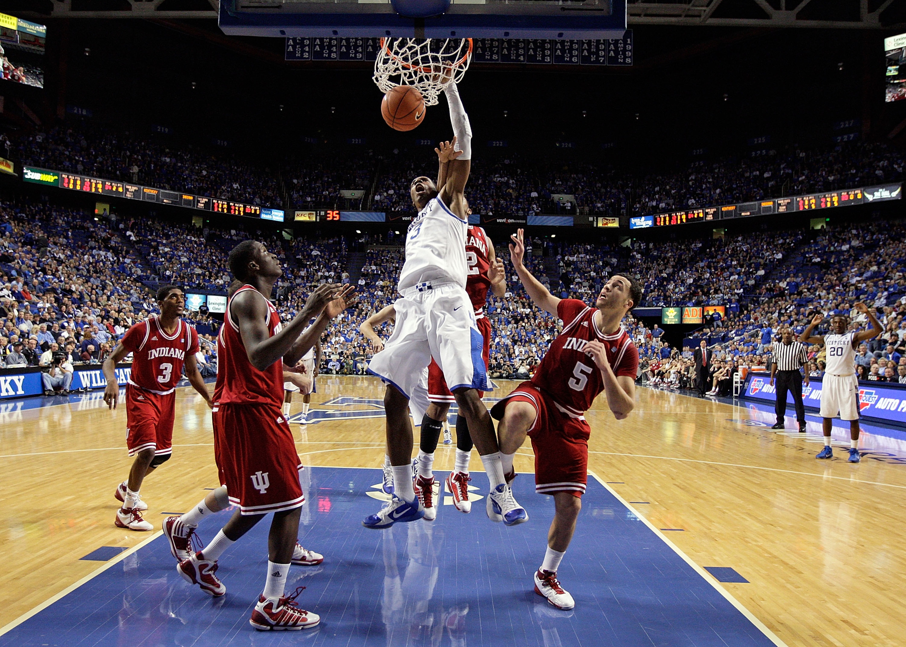 LEXINGTON, KY - DECEMBER 11:  Terrence Jones #3  of the Kentucky Wildcats dunks the ball during the 81-62 victory over the Indiana Hoosiers on December 11, 2010 in Lexington, Kentucky.  (Photo by Andy Lyons/Getty Images)