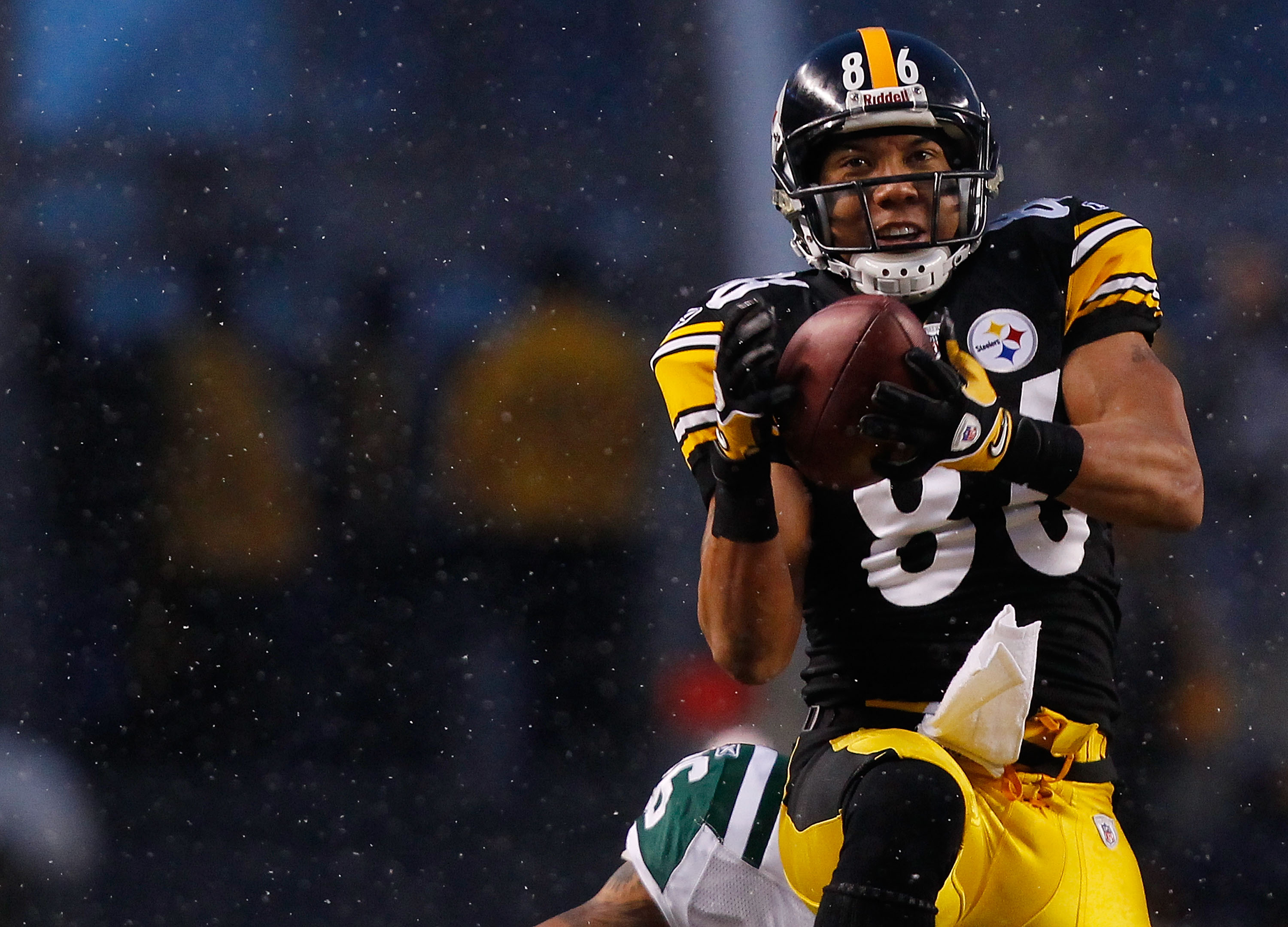 PITTSBURGH - DECEMBER 19:  Hines Ward #86 of the Pittsburgh Steelers makes a catch against the New York Jets during the game on December 19, 2010 at Heinz Field in Pittsburgh, Pennsylvania.  (Photo by Jared Wickerham/Getty Images)