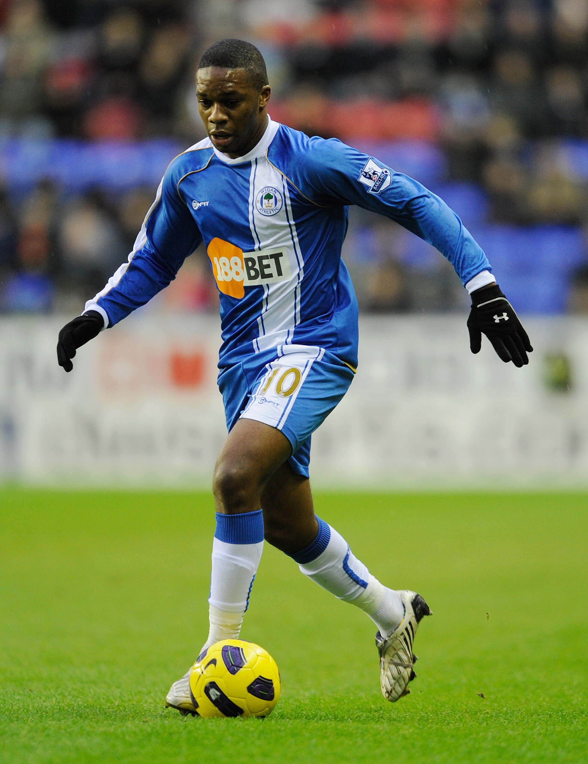 WIGAN, ENGLAND - JANUARY 15: Charles N'Zogbia of Wigan plays the ball during the Premier League match between Wigan Athletic and Fulham at the DW Stadium on January 15, 2011 in Wigan, England.  (Photo by Michael Regan/Getty Images)