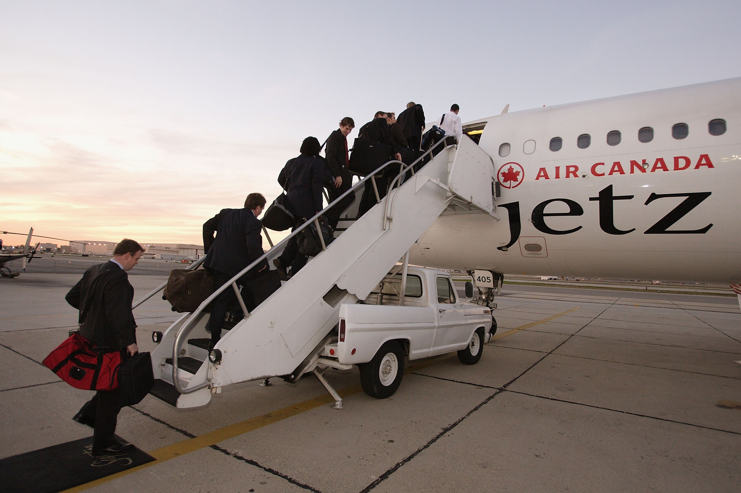 LOS ANGLES - NOVEMBER 20:  Members of the Vancouver Canucks board an airplane after the game against the Mighty Ducks of Anaheim at LAX Airport on November 20, 2005 in Los Angeles, California.  (Photo By Jeff Vinnick/Getty Images)