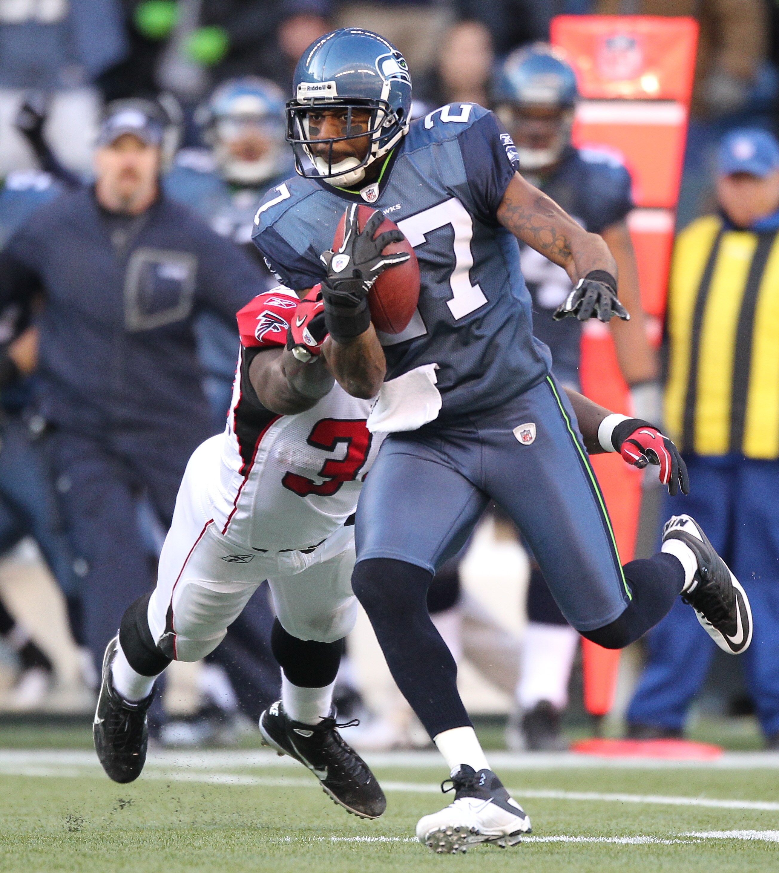 SEATTLE, WA - DECEMBER 19:  Jordan Babineaux #27 of the Seattle Seahawks returns an interception against Ovie Mughelli #34 of the Atlanta Falcons at Qwest Field on December 19, 2010 in Seattle, Washington. (Photo by Otto Greule Jr/Getty Images)
