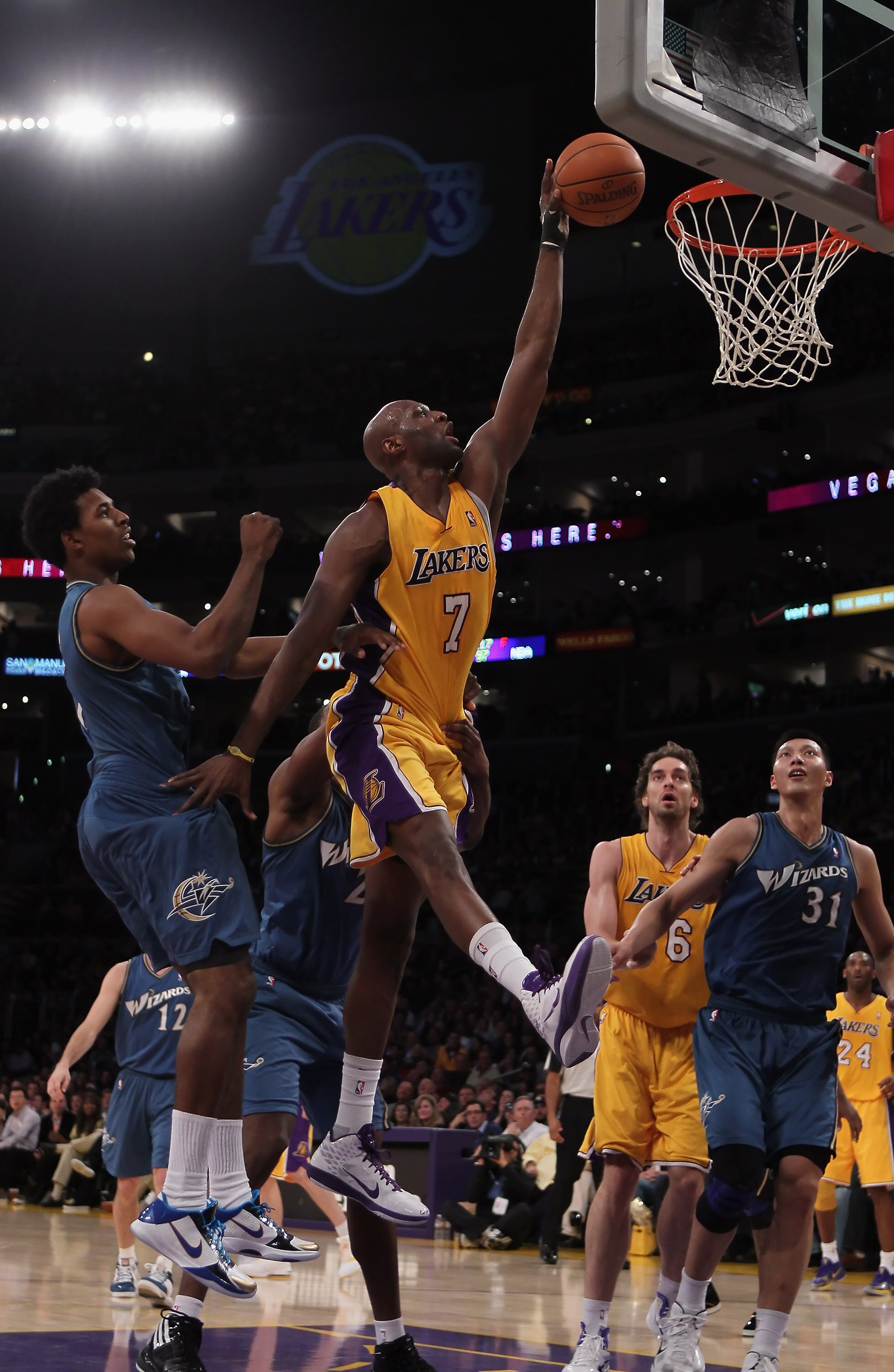 LOS ANGELES, CA - DECEMBER 07:  Lamar Odom #7 of the Los Angeles Lakers drives to the basket past Nick Young #1 of the Washington Wizards for a dunk in the first half at Staples Center on December 7, 2010 in Los Angeles, California. NOTE TO USER: User exp