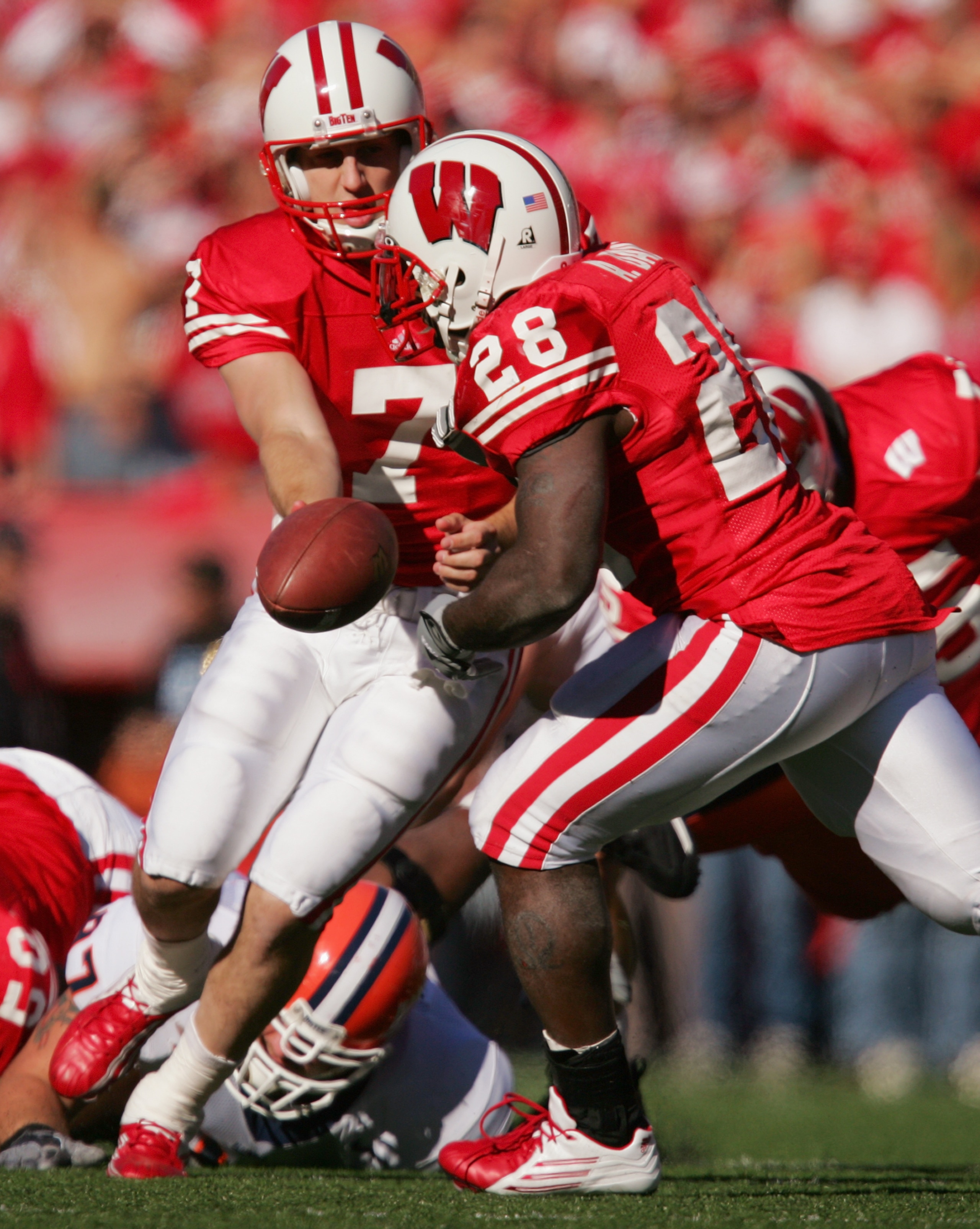 MADISON, WI - OCTOBER 2:  Quarterback John Stocco #7 of the Wisconsin Badgers looks to hand-off to running back Anthony Davis #28 against the Illinois Illini on October 2, 2004 at Camp Randall Stadium in Madison, Wisconsin.  Wisconsin defeated Illinois 24