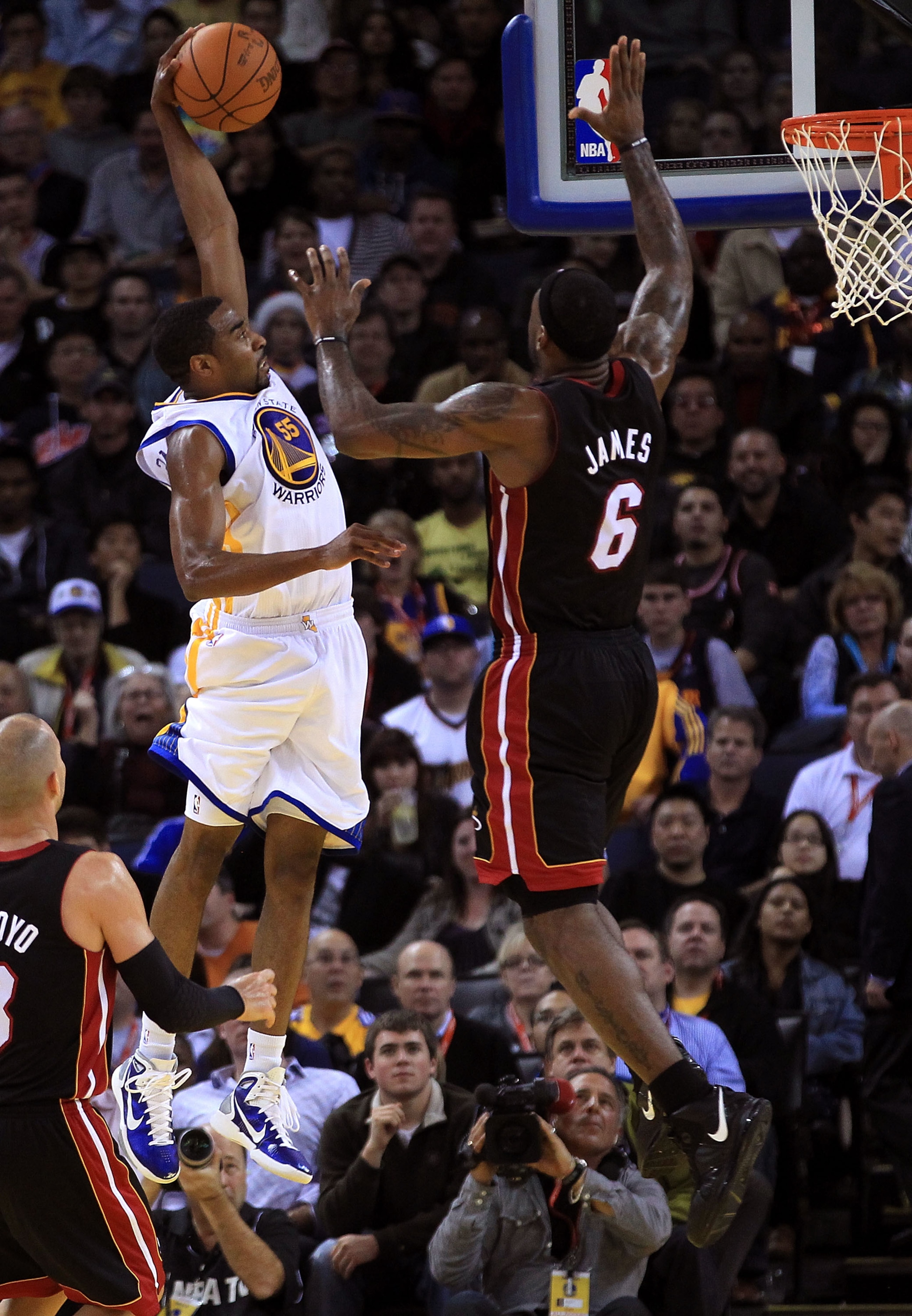 OAKLAND, CA - DECEMBER 10:  Reggie Williams #55 of the Golden State Warriors goes up for a dunk against Lebron James #6 of the Miami Heat at Oracle Arena on December 10, 2010 in Oakland, California. NOTE TO USER: User expressly acknowledges and agrees tha