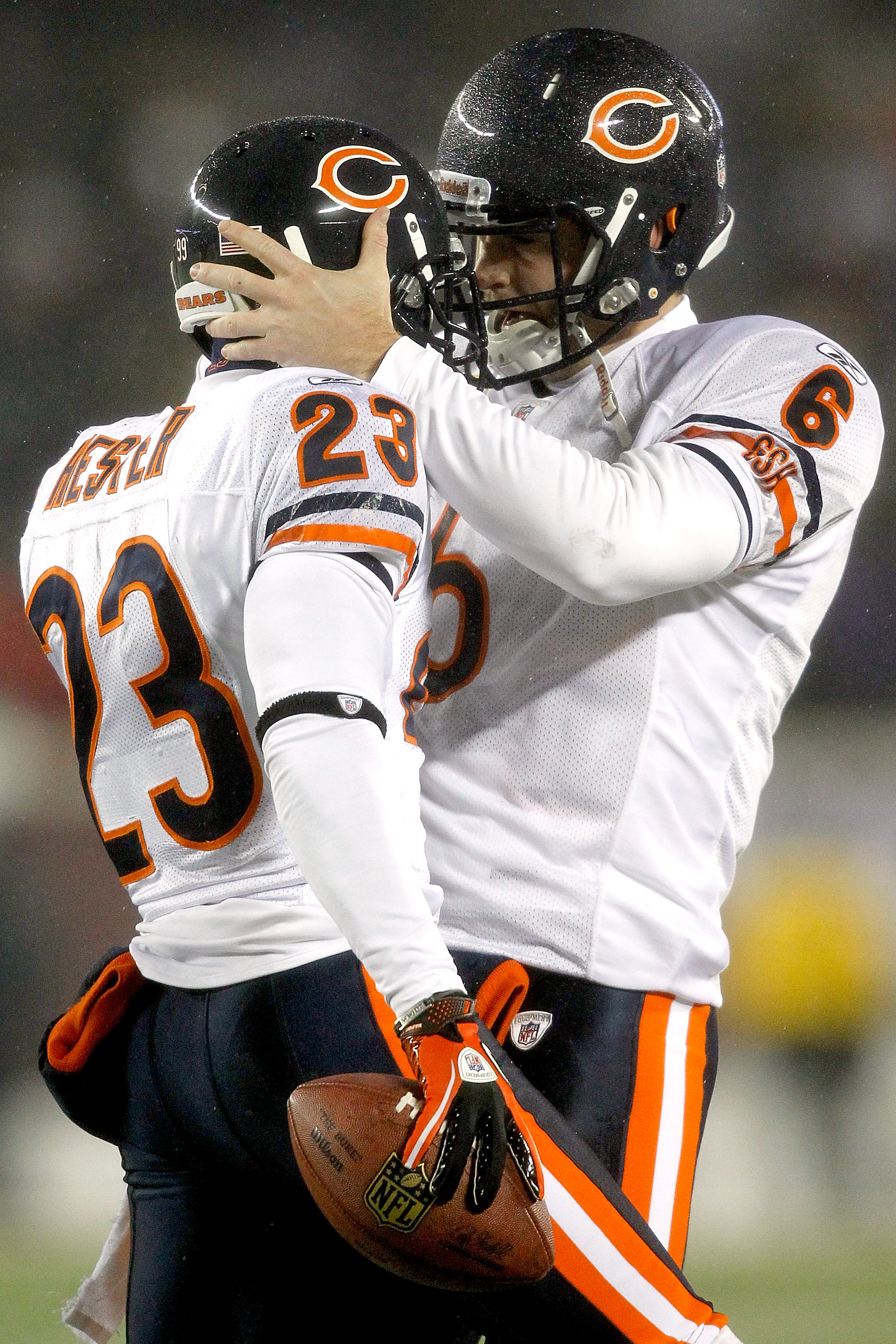 MINNEAPOLIS, MN - DECEMBER 20:  Devin Hester #23 of the Chicago Bears is congrtaulated by quarterback Jay Cutler #6 after scoring a touchdown against the Minnesota Vikings at TCF Bank Stadium on December 20, 2010 in Minneapolis, Minnesota.  (Photo by Matt