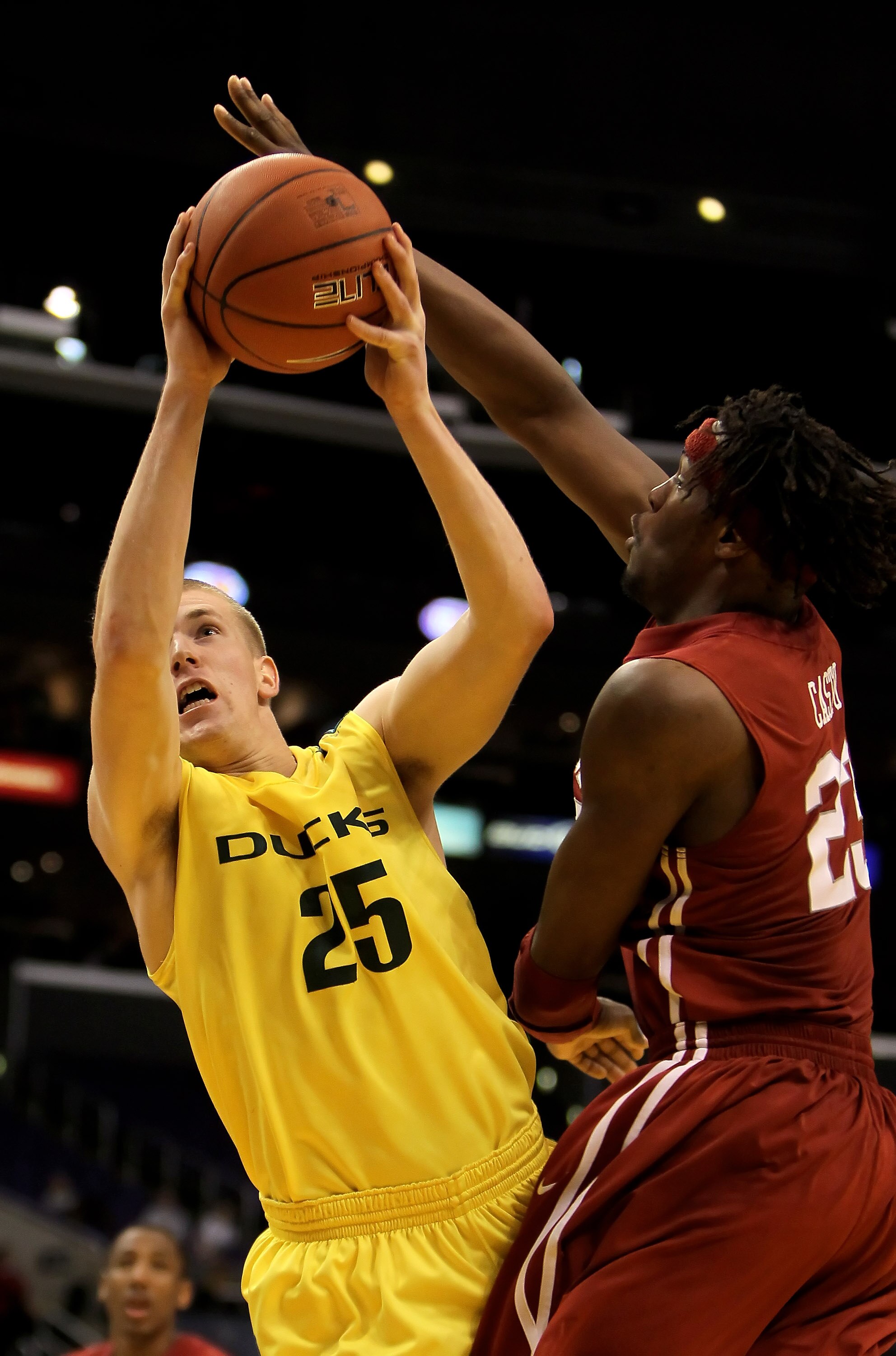 LOS ANGELES, CA - MARCH 10:  E.J. Singler #25 of the Oregon Ducks is defended by DeAngelo Casto #23 of the Washington State Cougars while driving to the basket in the second half during the first round of the Pac-10 Basketball Tournament at Staples Center