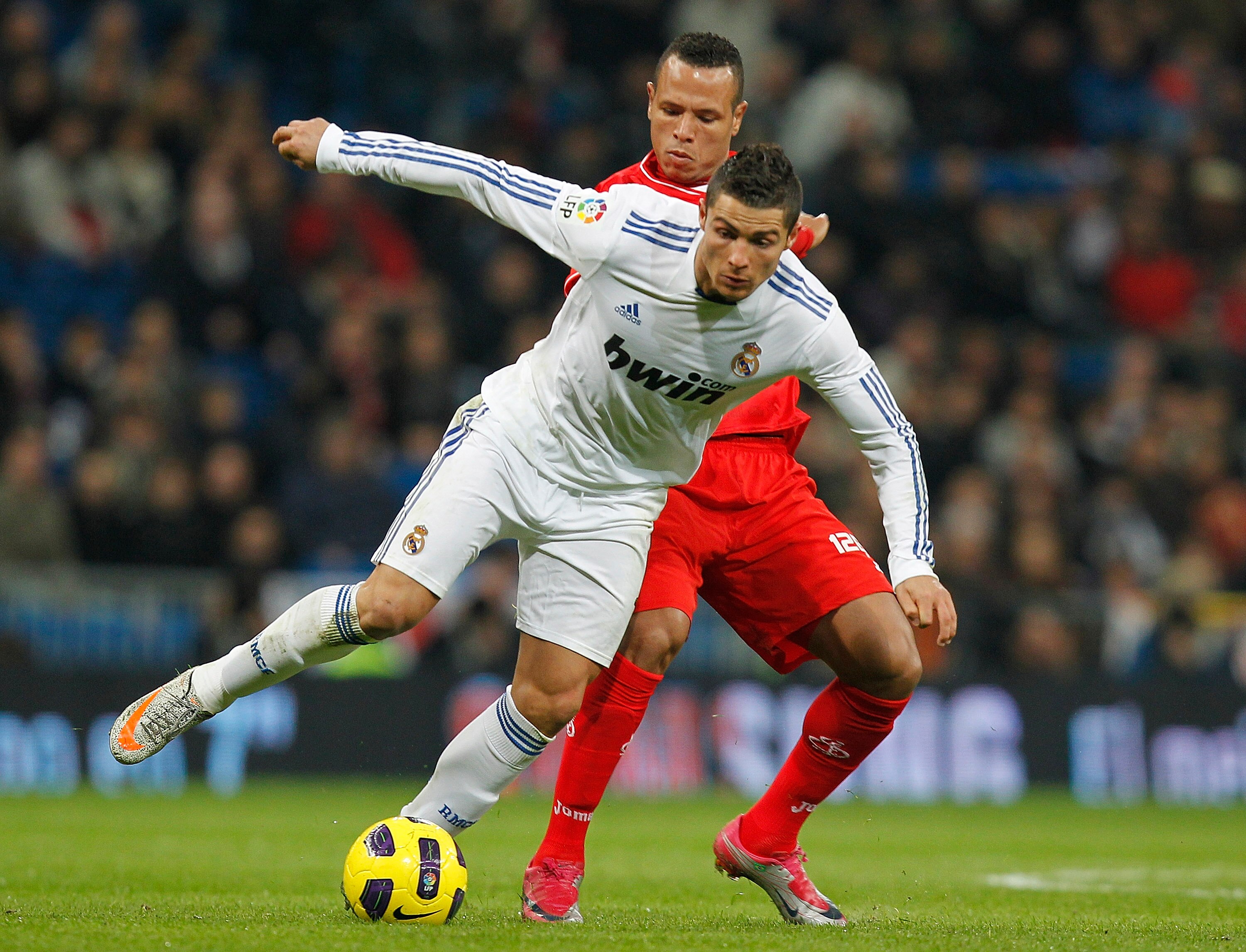 World Football: 50 Players to Watch in 2011, image size:3000x2293