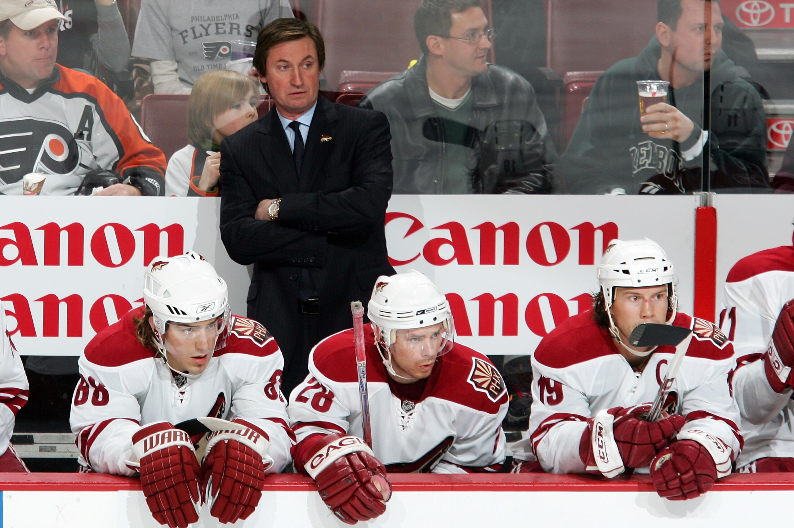 PHILADELPHIA - DECEMBER 18: Head coach Wayne Gretzky of the Phoenix Coyotes looks on as his team plays the Philadelphia Flyers on December 18, 2007 at Wachovia Center in Philadelphia, Pennsylvania. (Photo by Jim McIsaac/Getty Images) PHILADELPHIA - DECEMBER 18: Head coach Wayne Gretzky of the Phoenix Coyotes looks on as his team plays the Philadelphia Flyers on December 18, 2007 at Wachovia Center in Philadelphia, Pennsylvania. (Photo by Jim McIsaac/Getty Images)