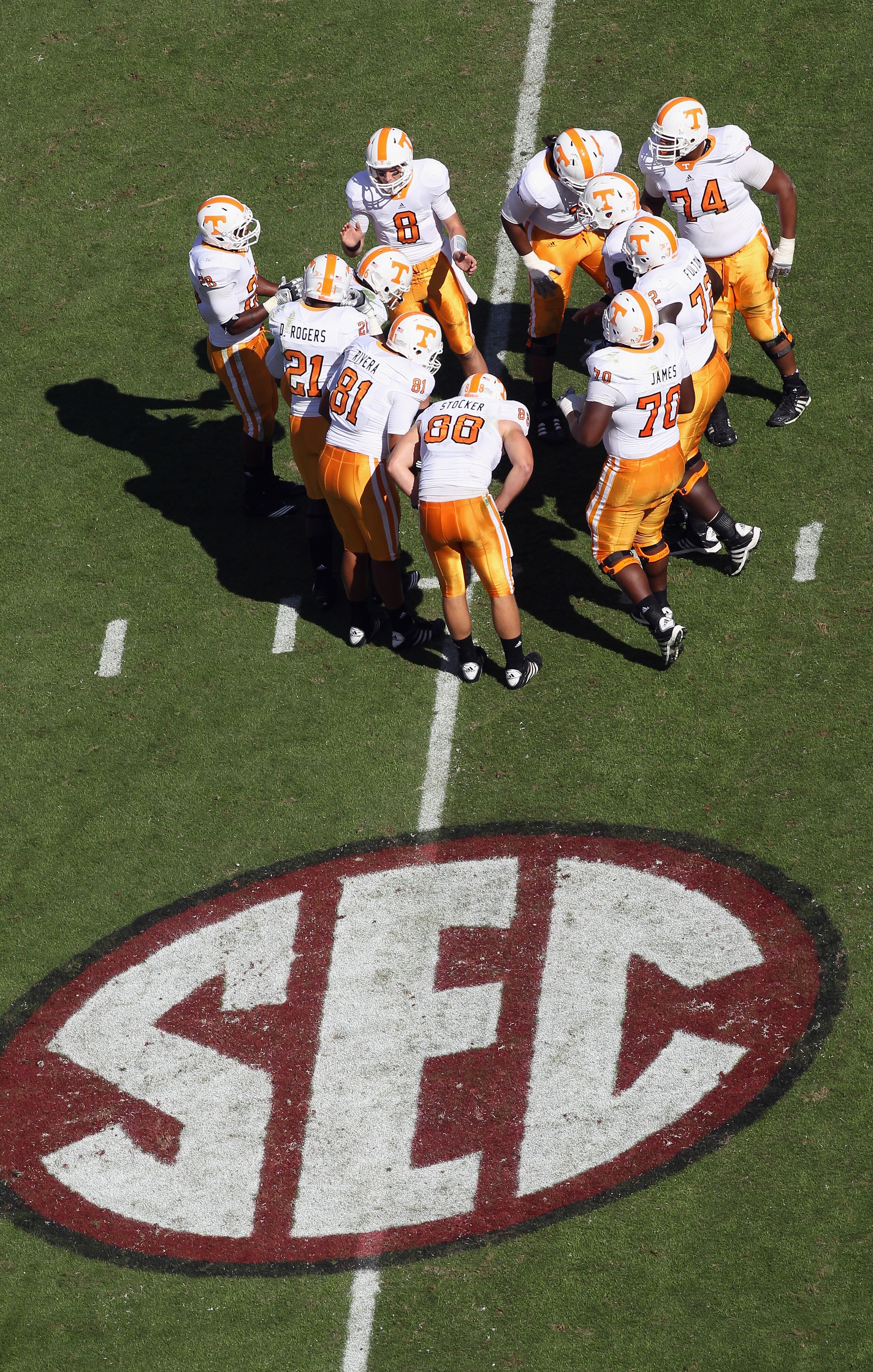 COLUMBIA, SC - OCTOBER 30:  Tyler Bray #8 of the Tennessee Volunteers huddles with his team against the South Carolina Gamecocks during their game at Williams-Brice Stadium on October 30, 2010 in Columbia, South Carolina.  (Photo by Streeter Lecka/Getty I