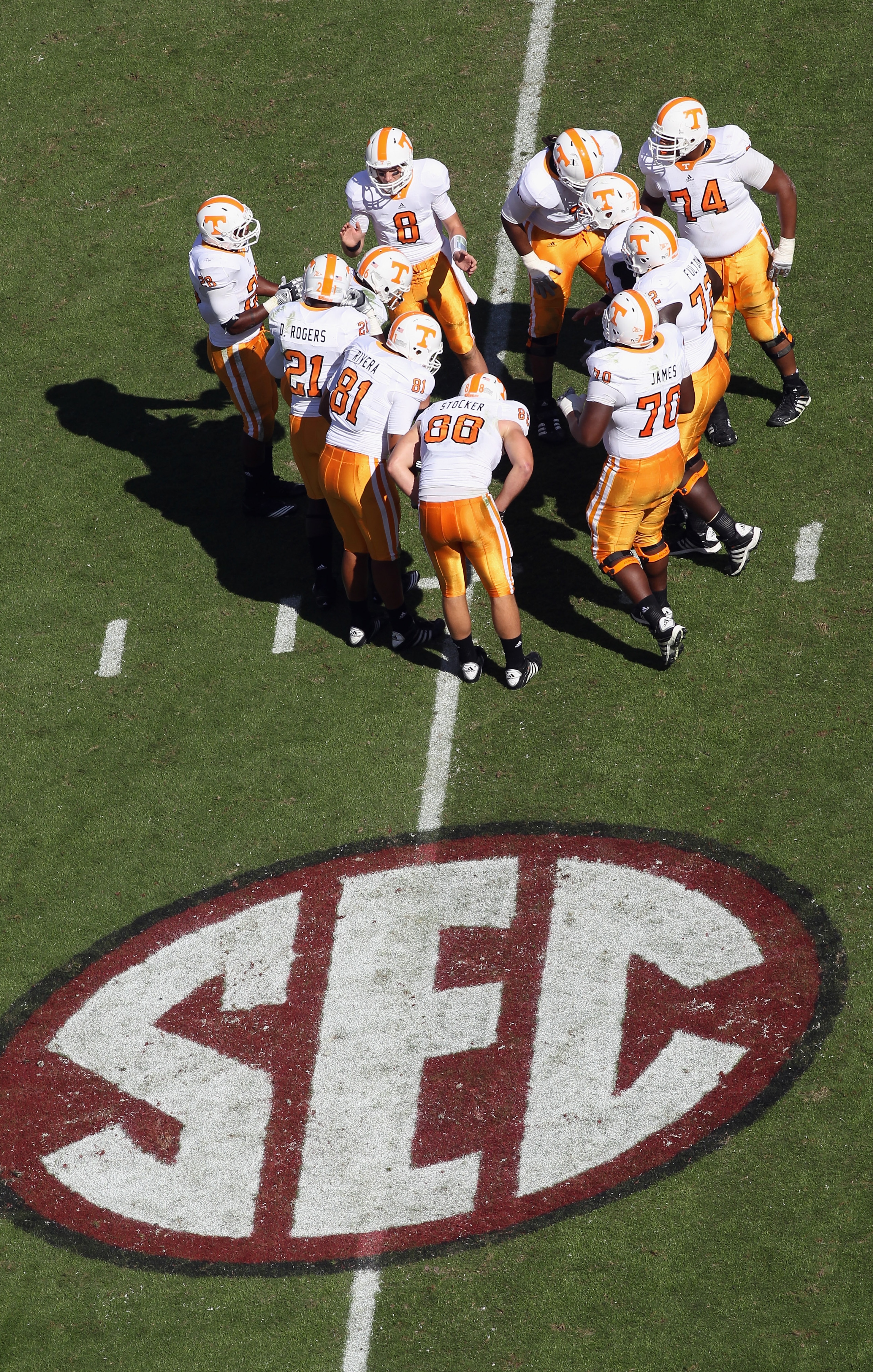 COLUMBIA, SC - OCTOBER 30:  Tyler Bray #8 of the Tennessee Volunteers huddles with his team against the South Carolina Gamecocks during their game at Williams-Brice Stadium on October 30, 2010 in Columbia, South Carolina.  (Photo by Streeter Lecka/Getty I