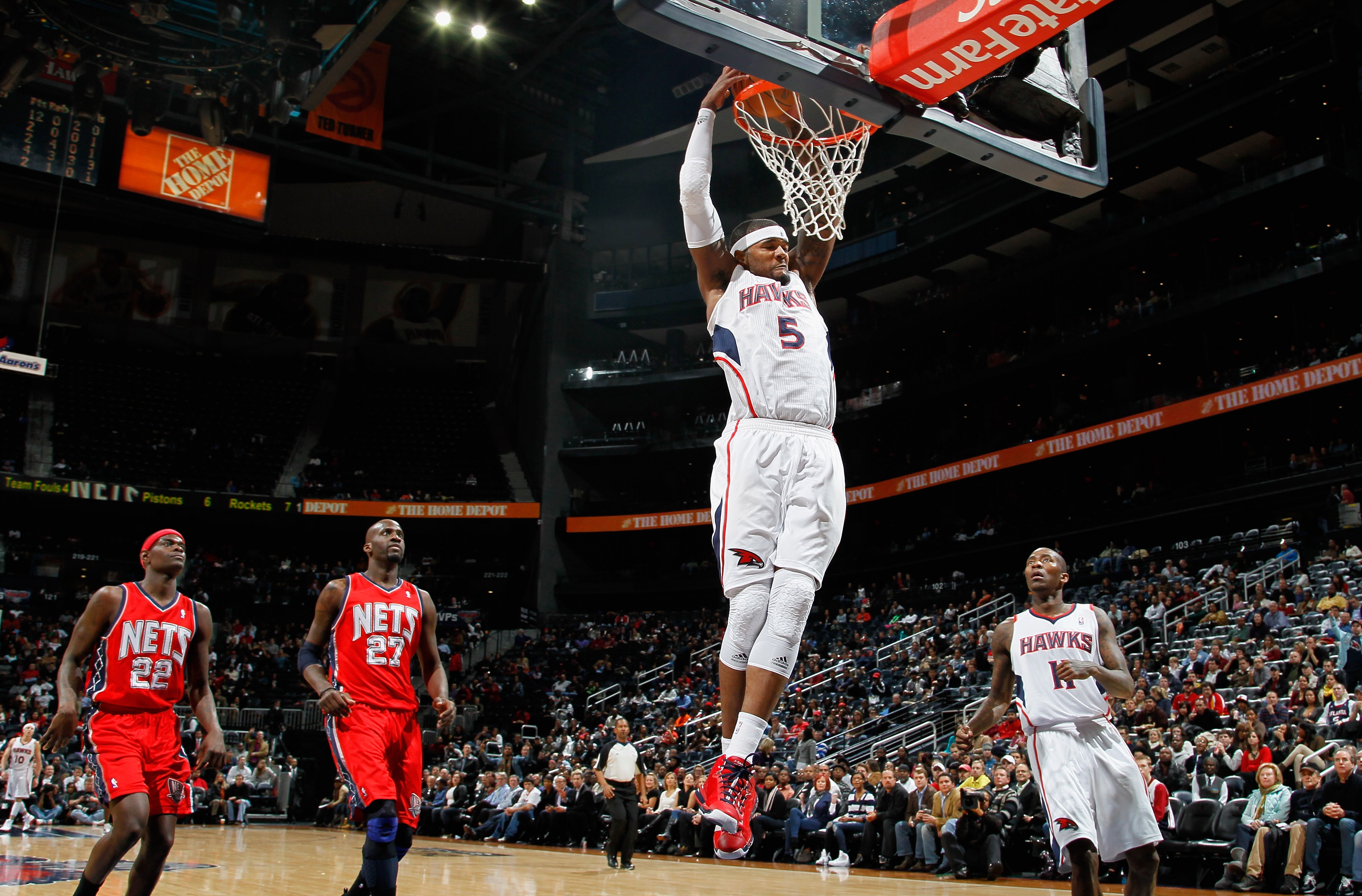 ATLANTA, GA - DECEMBER 07:  Josh Smith #5 of the Atlanta Hawks dunks against the New Jersey Nets at Philips Arena on December 7, 2010 in Atlanta, Georgia.  NOTE TO USER: User expressly acknowledges and agrees that, by downloading and/or using this Photogr