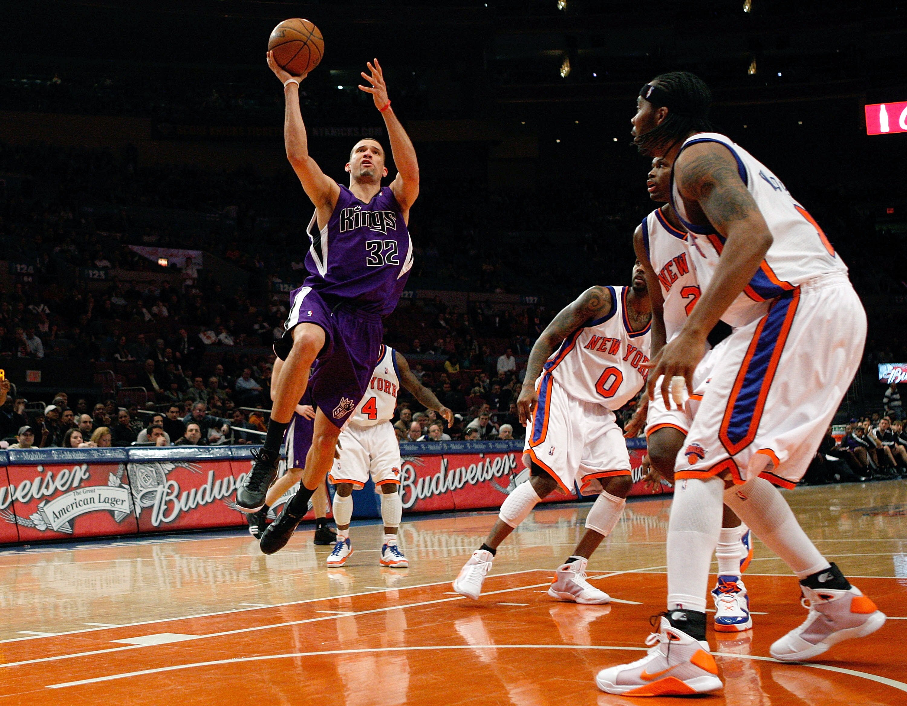 NEW YORK - MARCH 20:  Francisco Garcia #32 of the Sacramento Kings shoots the ball against the New York Knicks on March 20, 2009 at Madison Square Garden in New York City. NOTE TO USER: User expressly acknowledges and agrees that, by downloading and or us