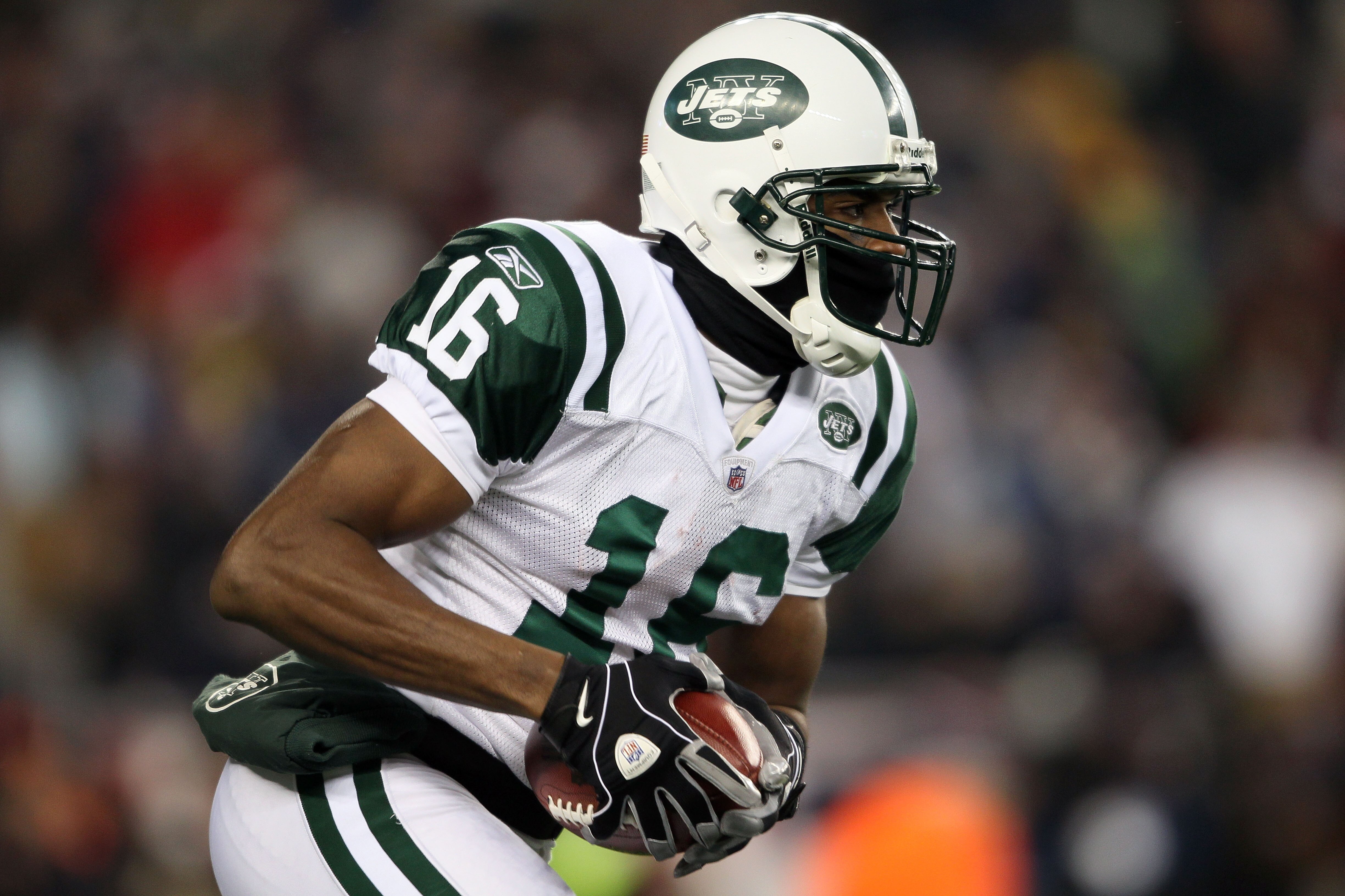 FOXBORO, MA - DECEMBER 06:  Brad Smith #16 of the New York Jets returns a kick against the New England Patriots at Gillette Stadium on December 6, 2010 in Foxboro, Massachusetts.  (Photo by Elsa/Getty Images)
