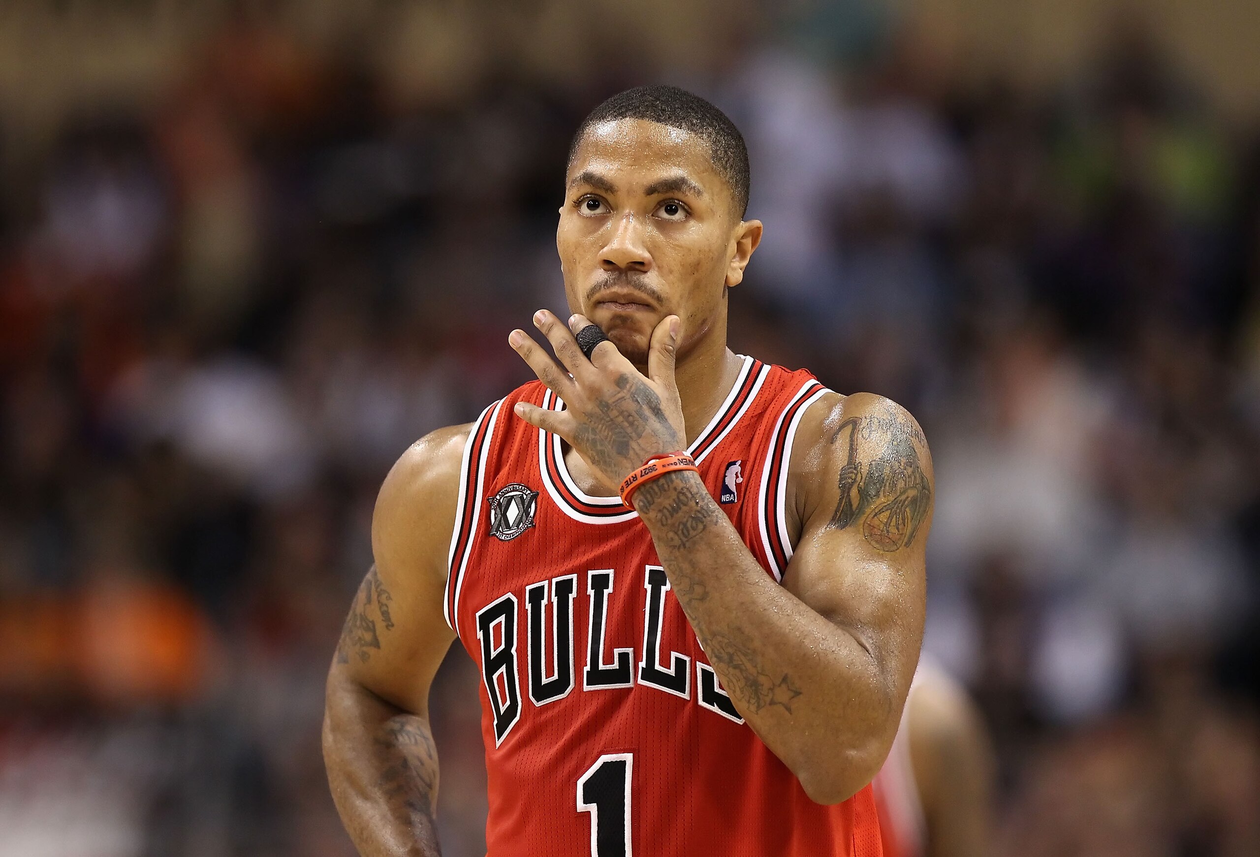PHOENIX - NOVEMBER 24:  Derrick Rose #1 of the Chicago Bulls during the NBA game against the Phoenix Suns at US Airways Center on November 24, 2010 in Phoenix, Arizona. The Bulls defeated the Suns 123-115 in double overtime. NOTE TO USER: User expressly a