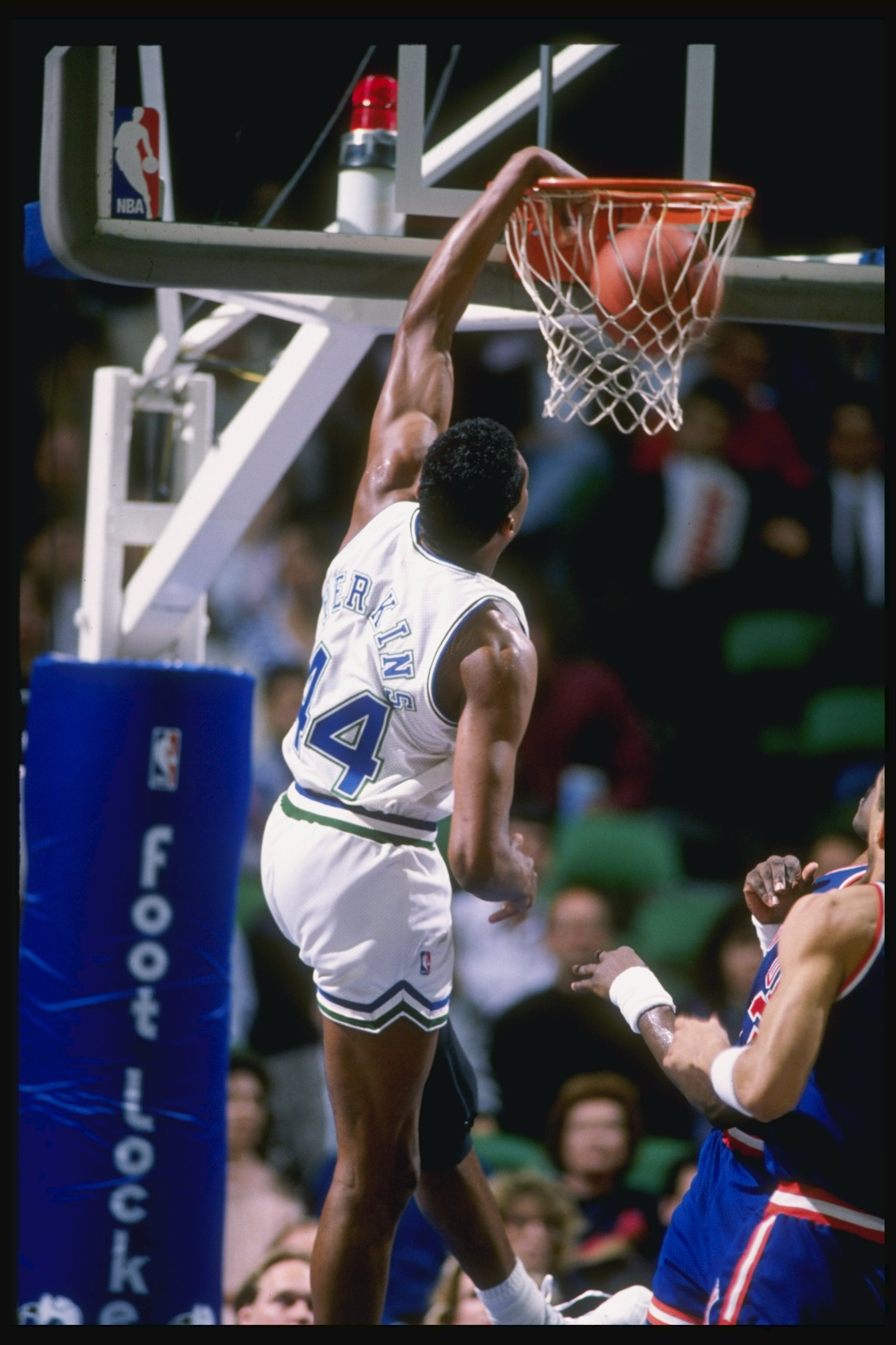 1989:  Forward Sam Perkins of the Dallas Mavericks goes up for two during a game at Reunion Arena in Dallas, Texas. Mandatory Credit: Joe Patronite  /Allsport