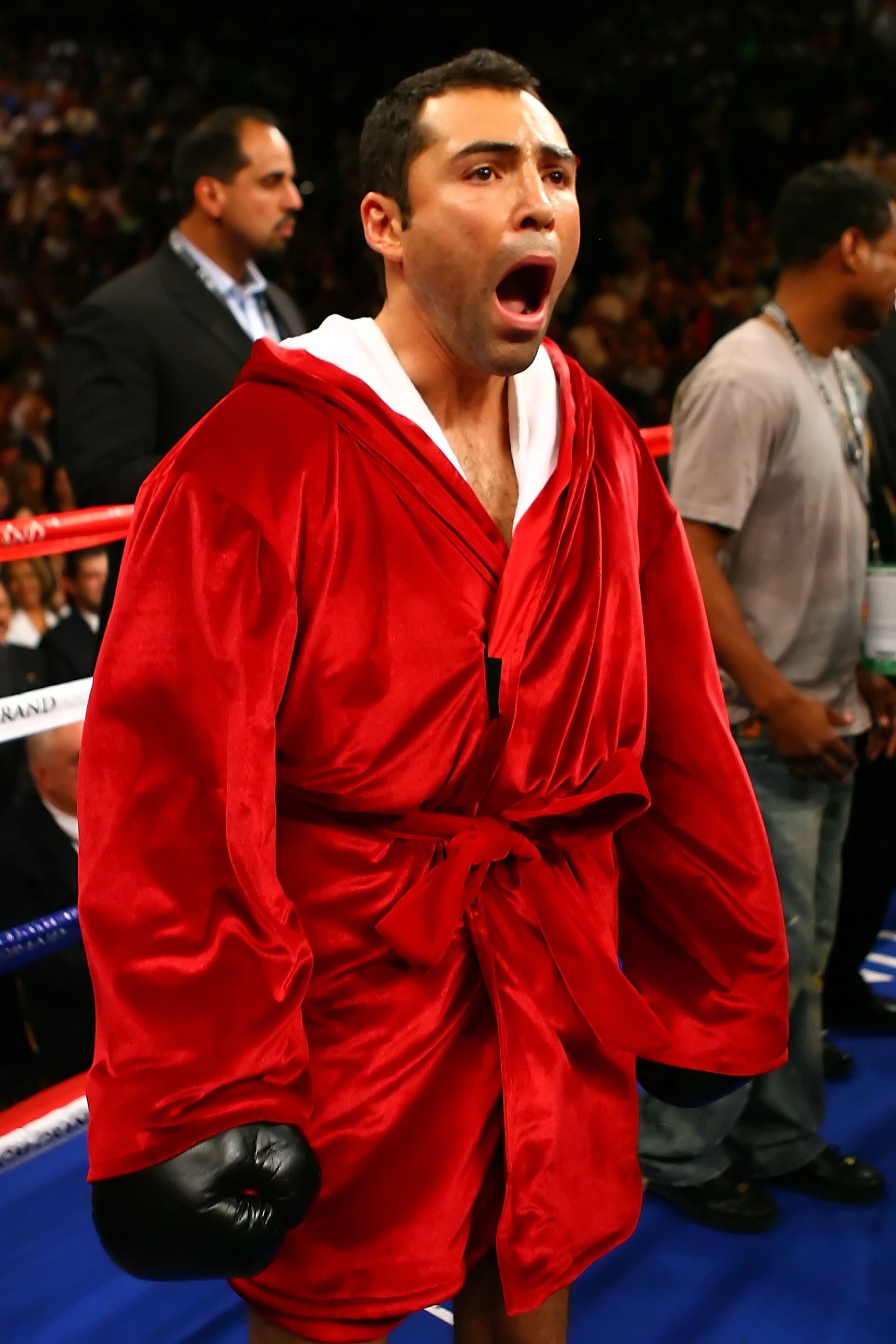 LAS VEGAS - MAY 05: Oscar De La Hoya in the ring before his WBC super welterweight championship fight against Floyd Mayweather Jr. at the MGM Grand Garden Arena May 5, 2007 in Las Vegas, Nevada. (Photo by Al Bello/Getty Images) LAS VEGAS - MAY 05: Oscar De La Hoya in the ring before his WBC super welterweight championship fight against Floyd Mayweather Jr. at the MGM Grand Garden Arena May 5, 2007 in Las Vegas, Nevada. (Photo by Al Bello/Getty Images)