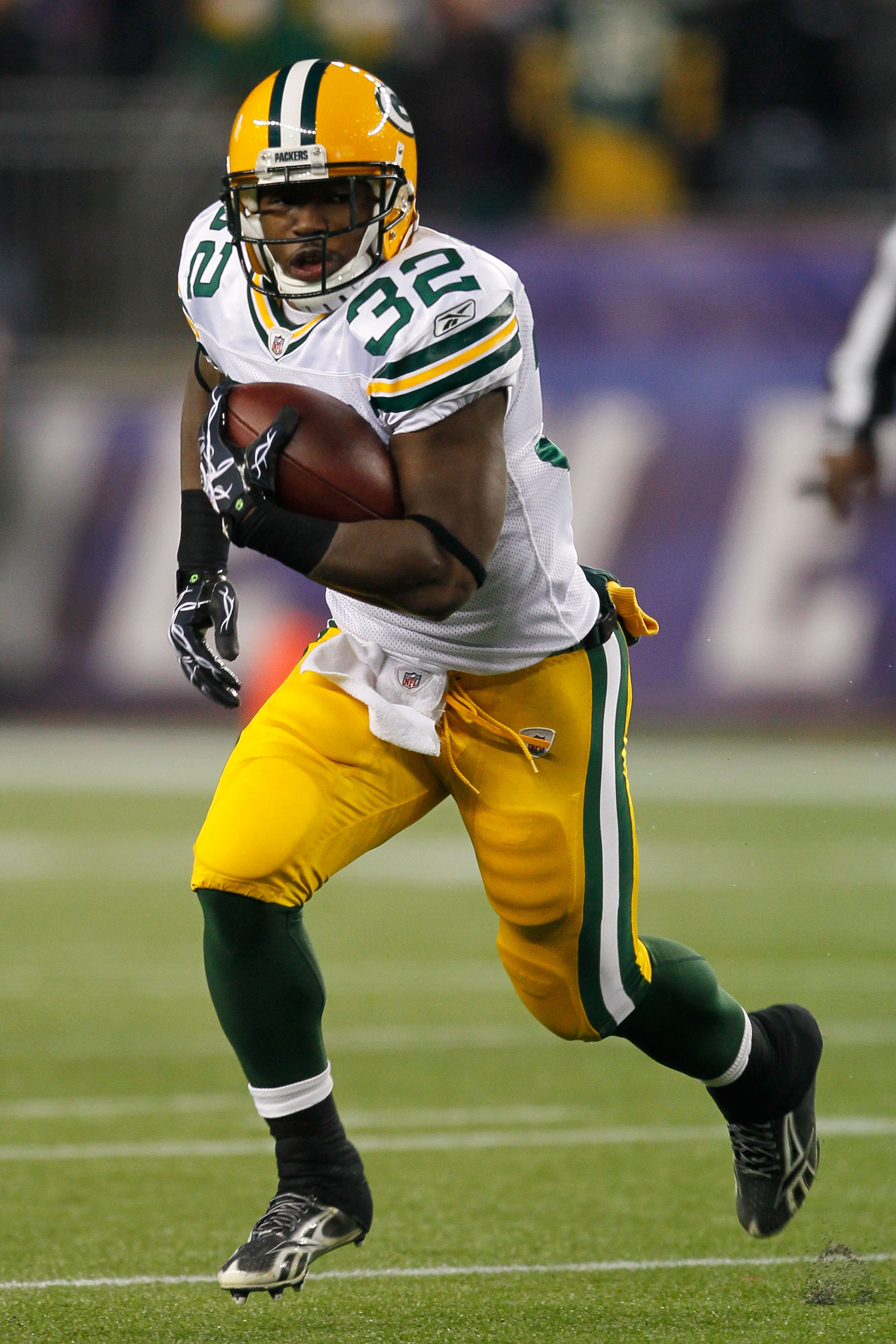 FOXBORO, MA - DECEMBER 19: Running back Brandon Jackson #32 of the Green Bay Packers runs the ball against the New England Patriots during the first quarter at Gillette Stadium on December 19, 2010 in Foxboro, Massachusetts. The Patriots won the game 31- FOXBORO, MA - DECEMBER 19: Running back Brandon Jackson #32 of the Green Bay Packers runs the ball against the New England Patriots during the first quarter at Gillette Stadium on December 19, 2010 in Foxboro, Massachusetts. The Patriots won the game 31-