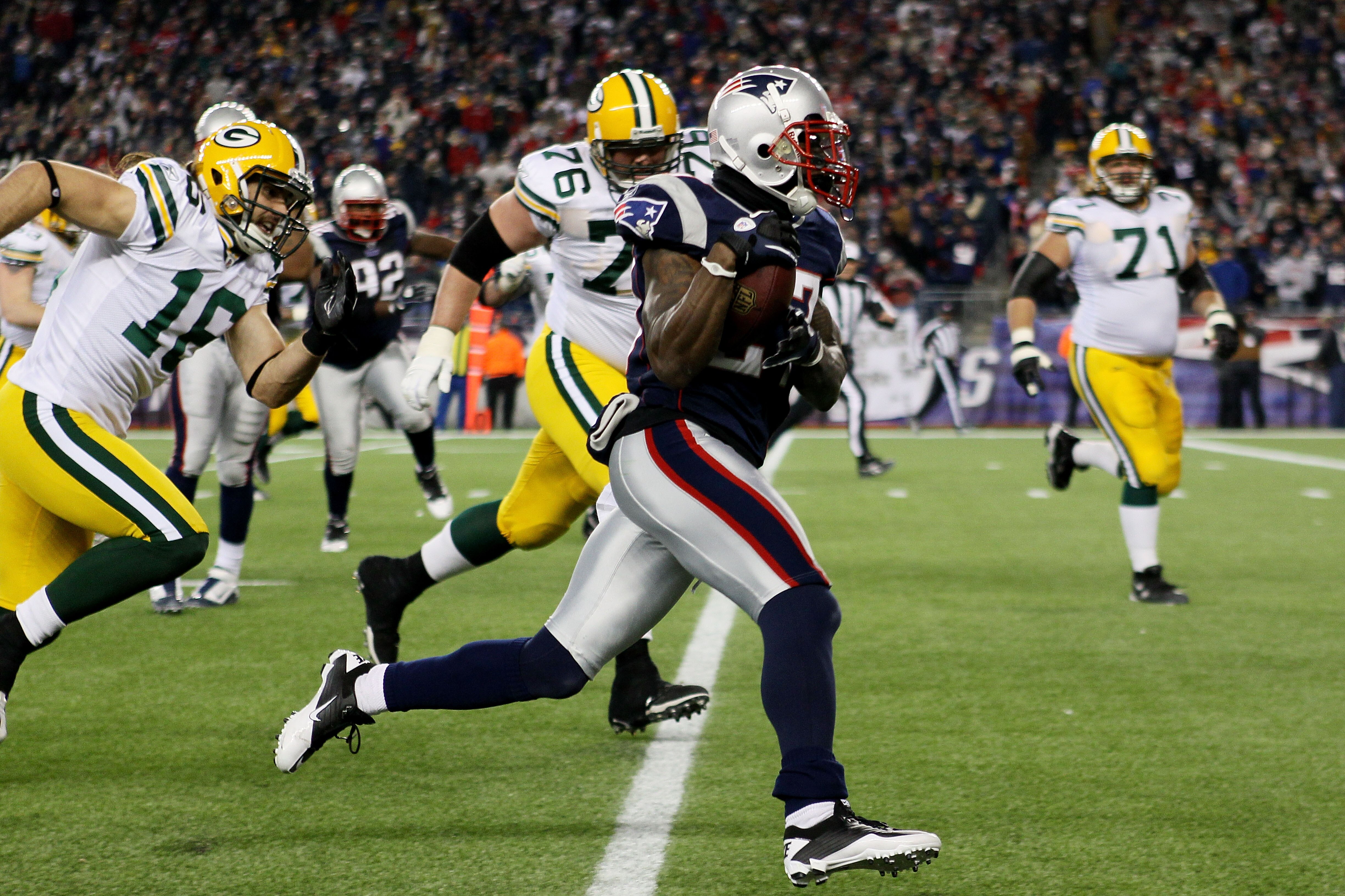FOXBORO, MA - DECEMBER 19:  Cornerback Kyle Arrington #27 of the New England Patriots runs the ball 36 yards to score a touchdown during the third quarter of the game against the Green Bay Packers at Gillette Stadium on December 19, 2010 in Foxboro, Massa