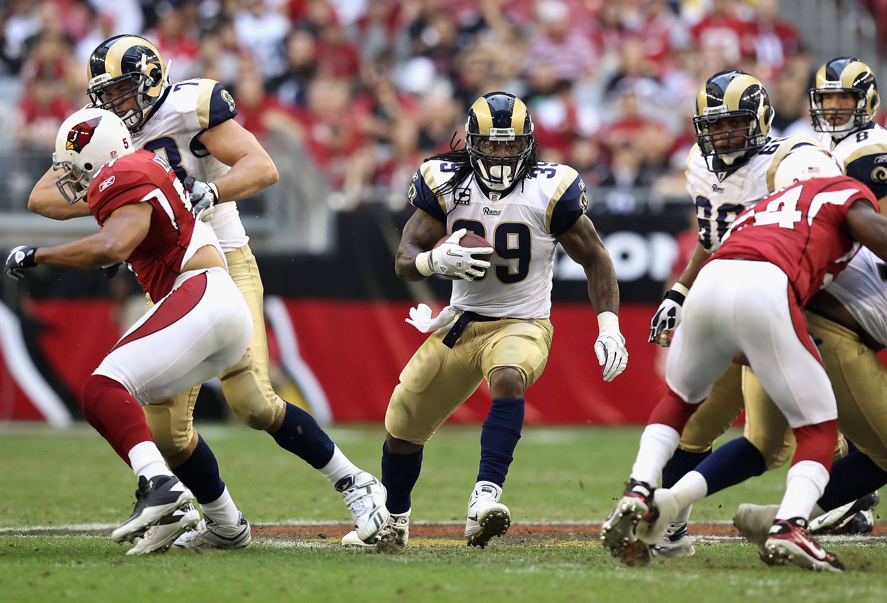 GLENDALE, AZ - DECEMBER 05:  Runningback Steven Jackson #39 of the St. Louis Rams rushes the football against the Arizona Cardinals during the NFL game at the University of Phoenix Stadium on December 5, 2010 in Glendale, Arizona. The Rams defeated the Ca
