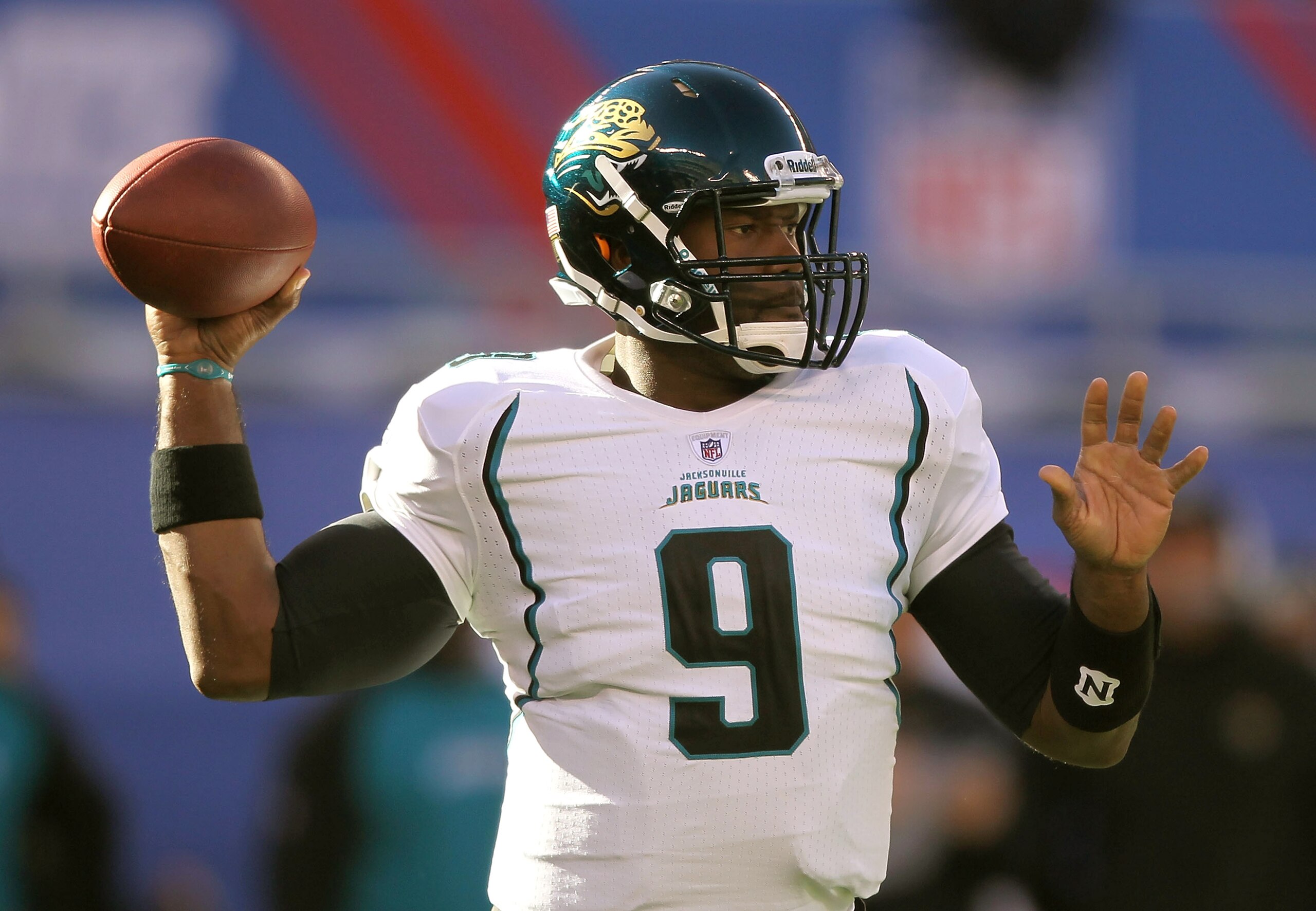EAST RUTHERFORD, NJ - NOVEMBER 28:  David Garrard #9 of the Jacksonville Jaguars passes the ball against  the New York Giants during the second Quarter of their game on November 28, 2010 at The New Meadowlands Stadium in East Rutherford, New Jersey.  (Pho