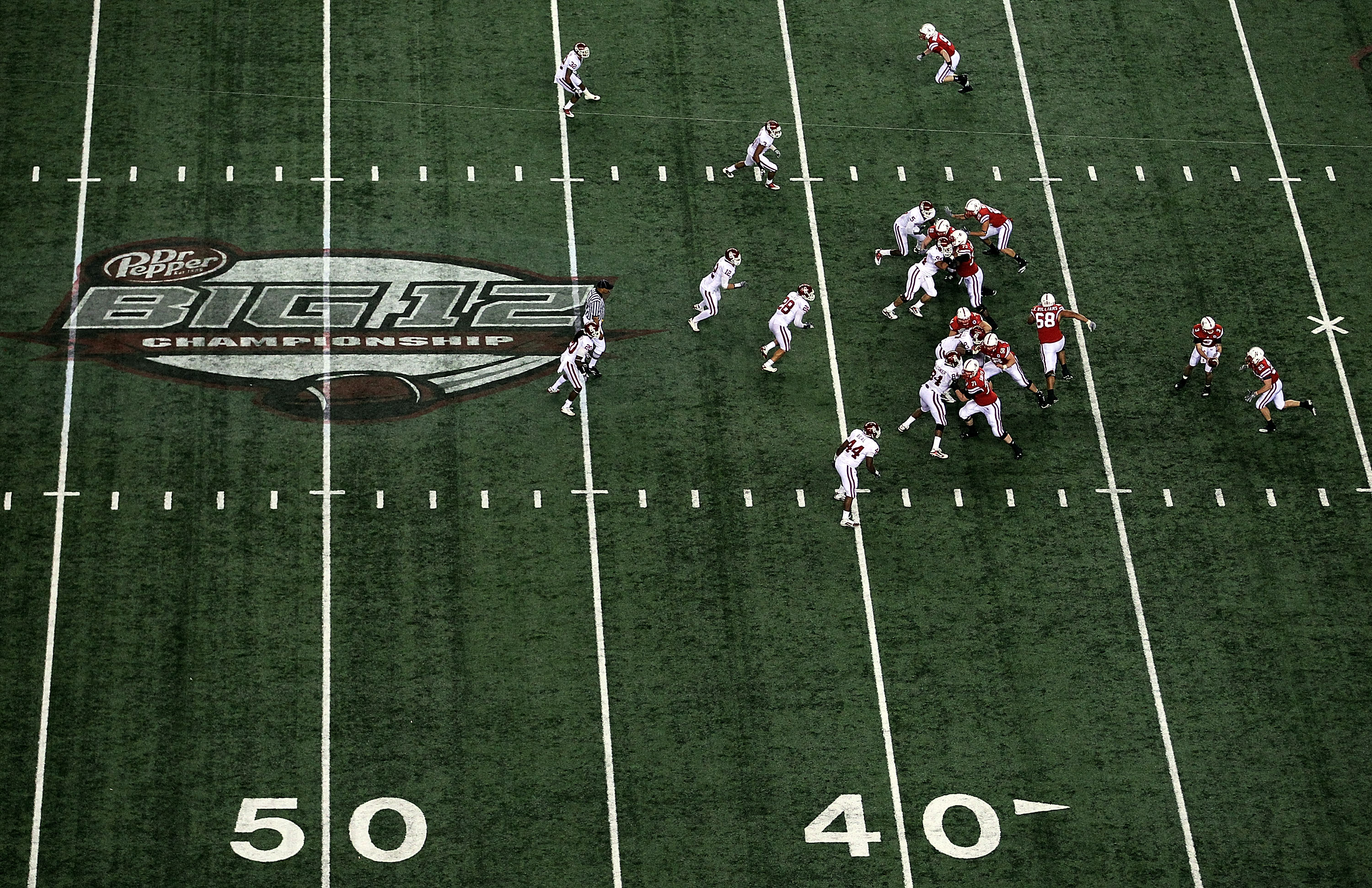 ARLINGTON, TX - DECEMBER 04:  A general view of play between the Oklahoma Sooners and the Nebraska Cornhuskers during the Big 12 Championship at Cowboys Stadium on December 4, 2010 in Arlington, Texas.  (Photo by Ronald Martinez/Getty Images)