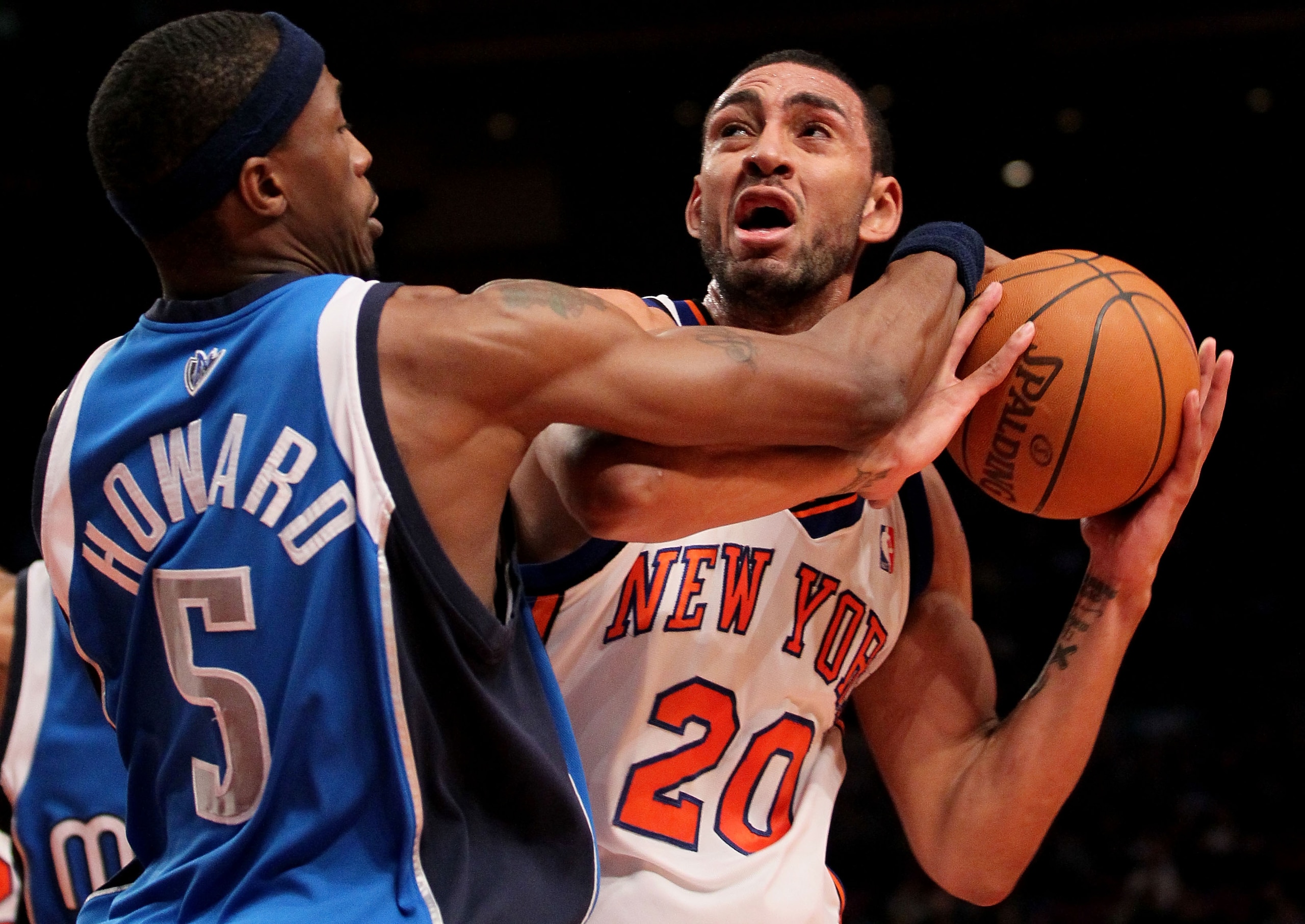 NEW YORK - JANUARY 24: Jared Jeffries #20 of the New York Knicks holds the ball away from Josh Howard #5 of the Dallas Mavericks at Madison Square Garden January 24, 2010 in New York City. NOTE TO USER: User expressly acknowledges and agrees that, by down