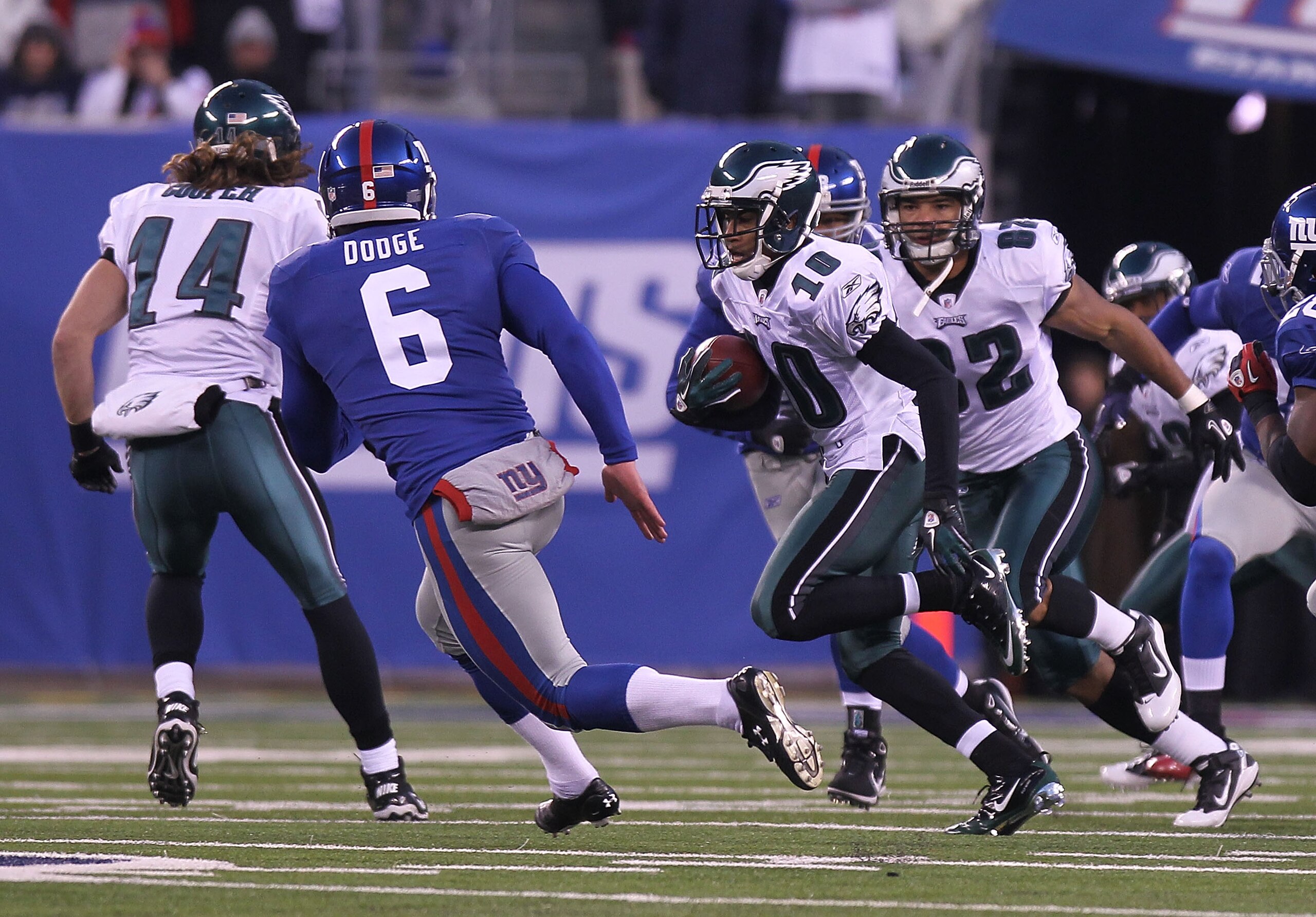 EAST RUTHERFORD, NJ - DECEMBER 19:  DeSean Jackson #10 of the Philadelphia Eagles runs in the game winning touchdown on a punt return against the New York Giants at New Meadowlands Stadium on December 19, 2010 in East Rutherford, New Jersey.  (Photo by Ni